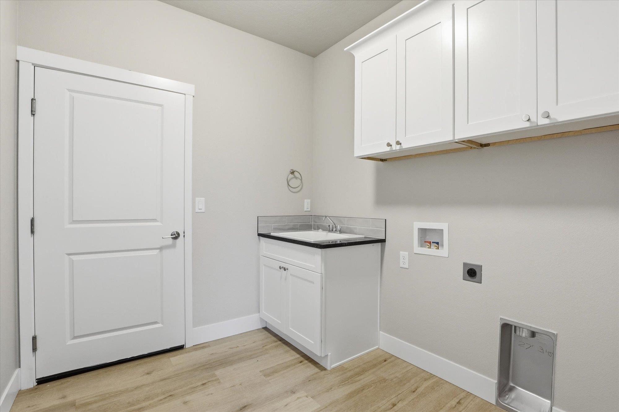 Deer Park, Washington, 99006, United States, 3 Bedrooms Bedrooms, ,2 BathroomsBathrooms,Residential,For Sale,1986419