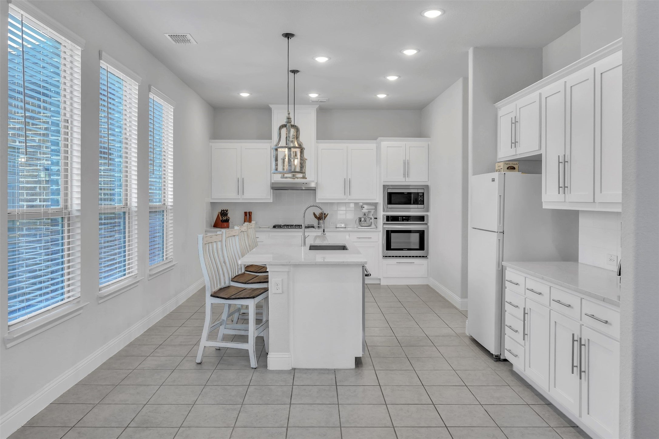 Justin, Texas, 76247, United States, 4 Bedrooms Bedrooms, ,4 BathroomsBathrooms,Residential,For Sale,1981121