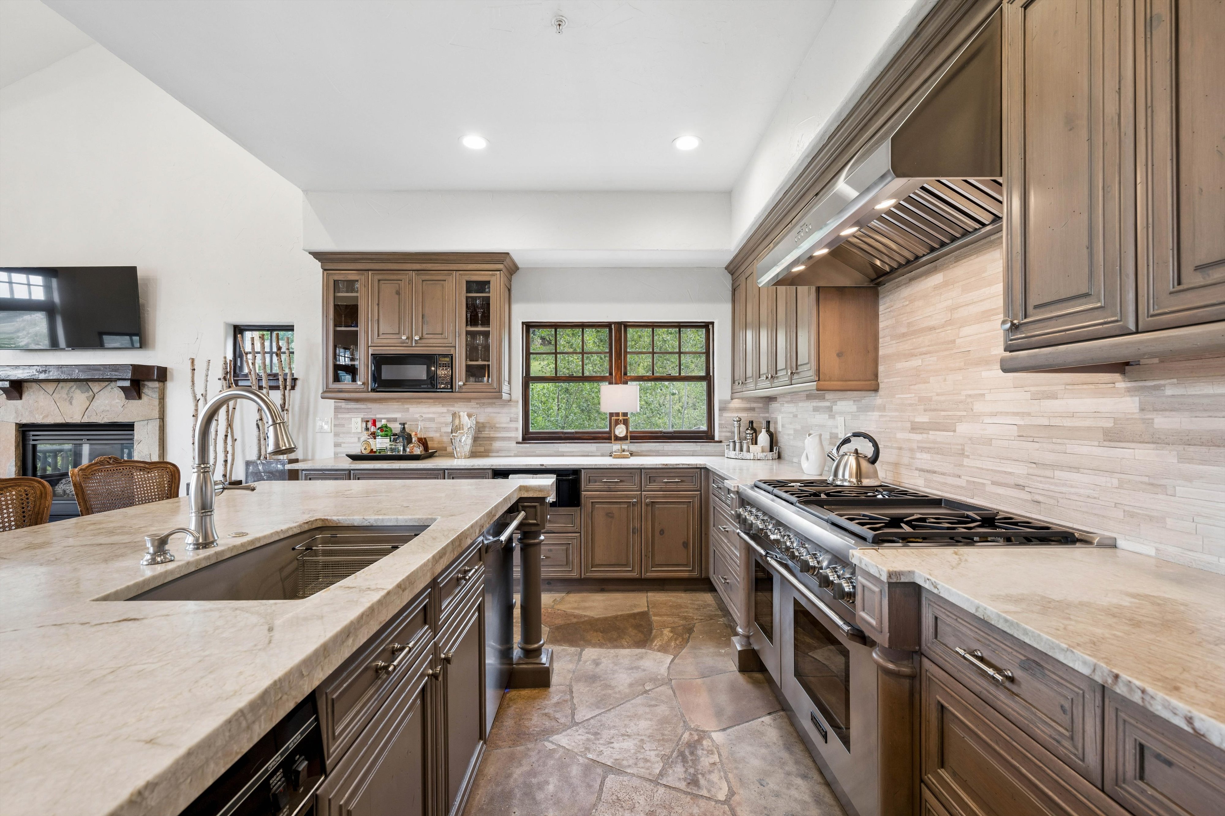  35 Stag Gulch Court Embraces Open Space Meadows With Golf Course Access - 物件實景
