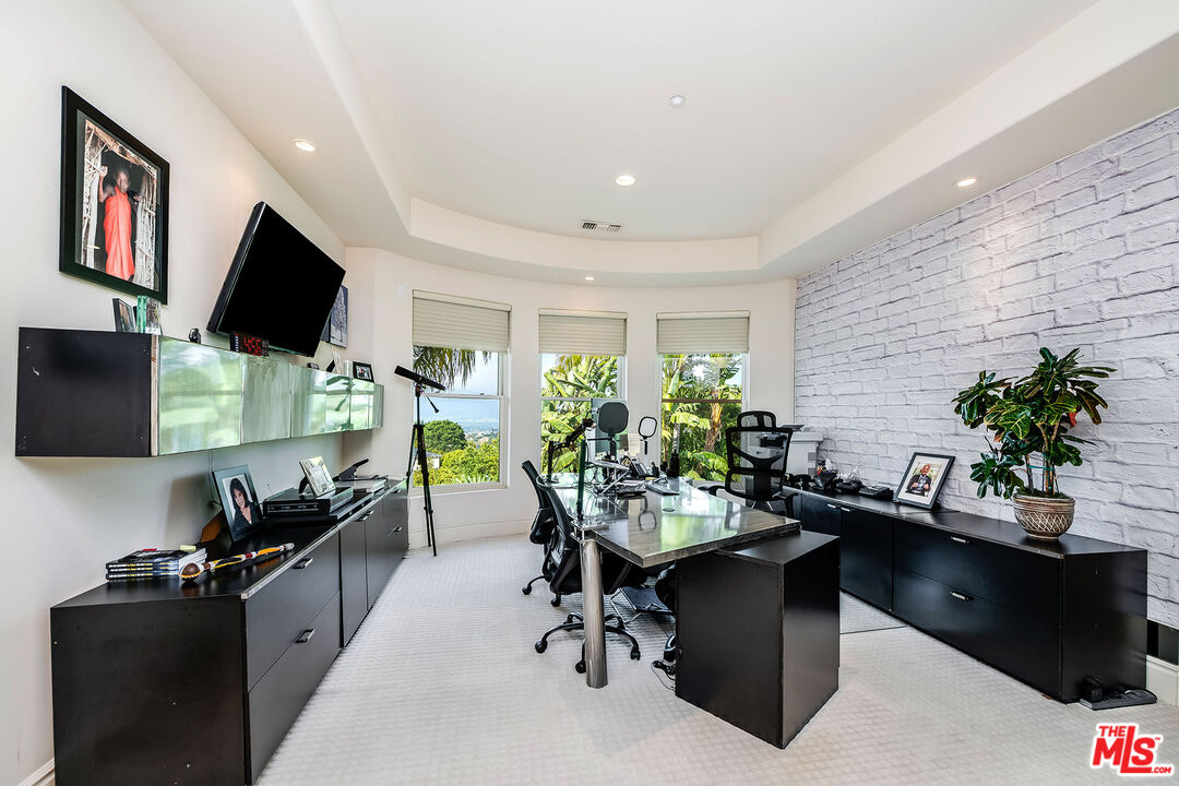 Beverly Hills, California, 90210, United States, 4 Bedrooms Bedrooms, ,5 BathroomsBathrooms,Residential,For Sale,1919871