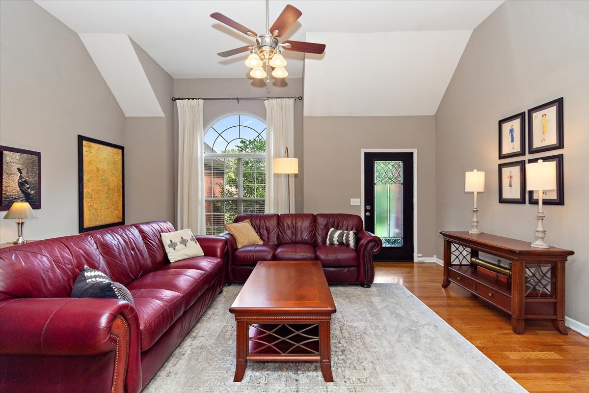 Columbia, Tennessee, 38401, United States, 4 Bedrooms Bedrooms, ,3 BathroomsBathrooms,Residential,For Sale,1897603