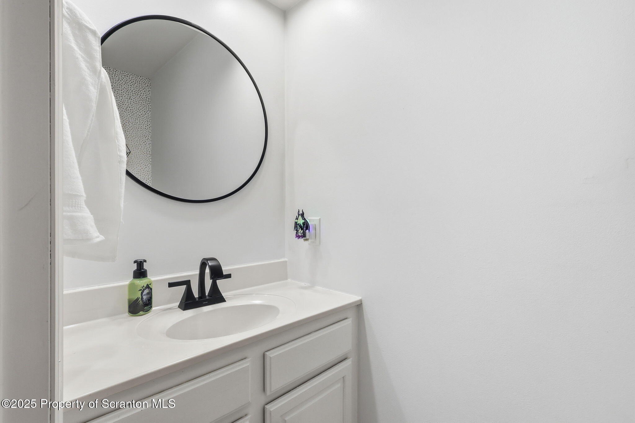 Clifford Twp, Pennsylvania, 18470, United States, 4 Bedrooms Bedrooms, ,3 BathroomsBathrooms,Residential,For Sale,1978908