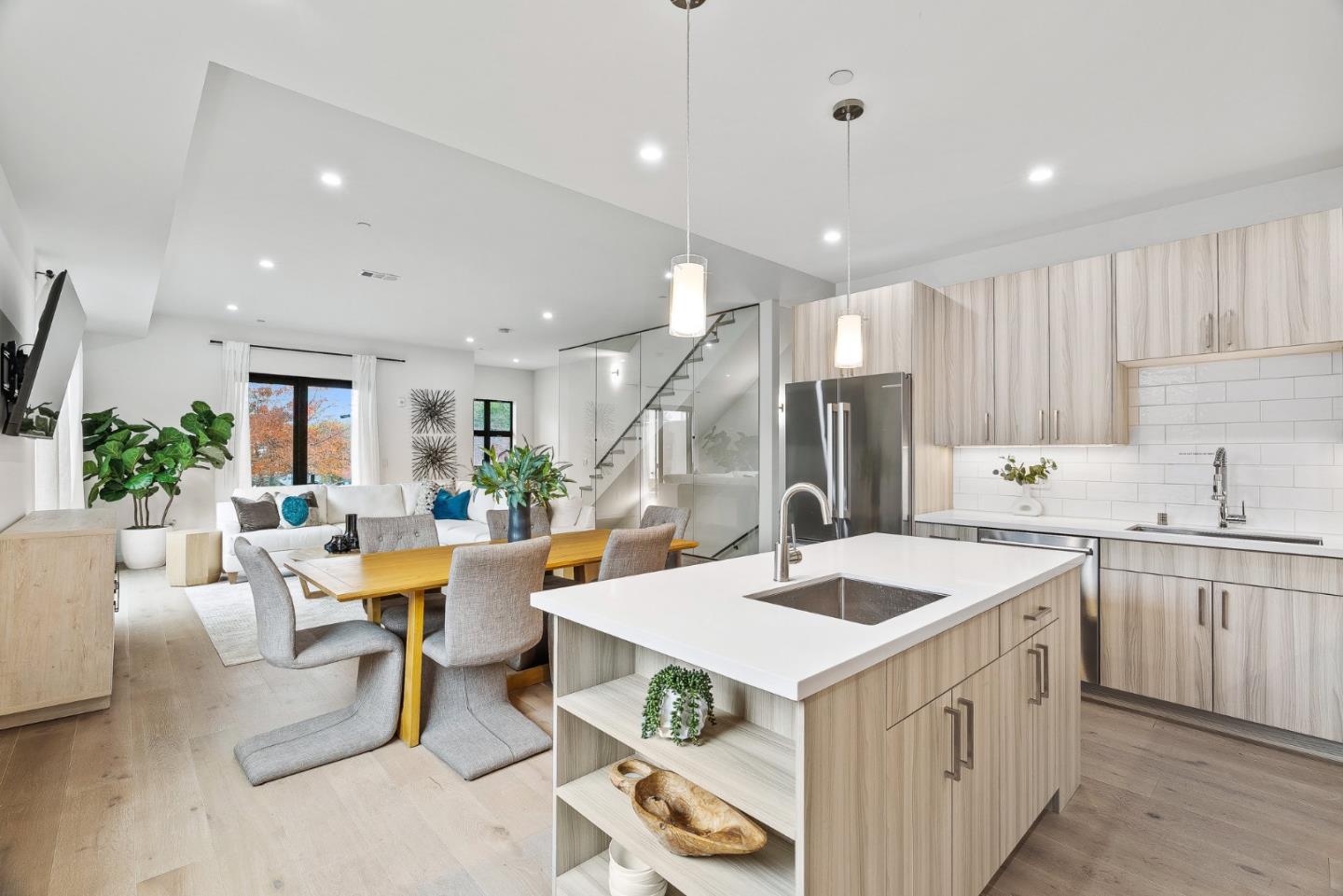 Redwood City, California, 94061, United States, 2 Bedrooms Bedrooms, ,3 BathroomsBathrooms,Residential,For Sale,2000792