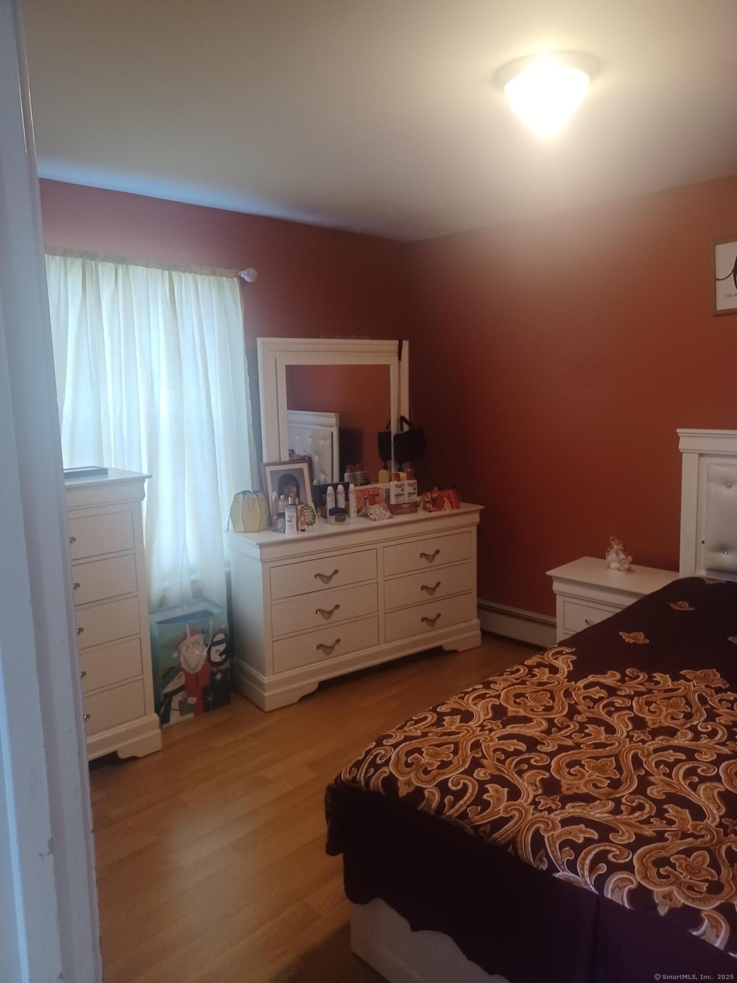 Stratford, Connecticut, 06614, United States, 3 Bedrooms Bedrooms, ,2 BathroomsBathrooms,Residential,For Sale,1926191