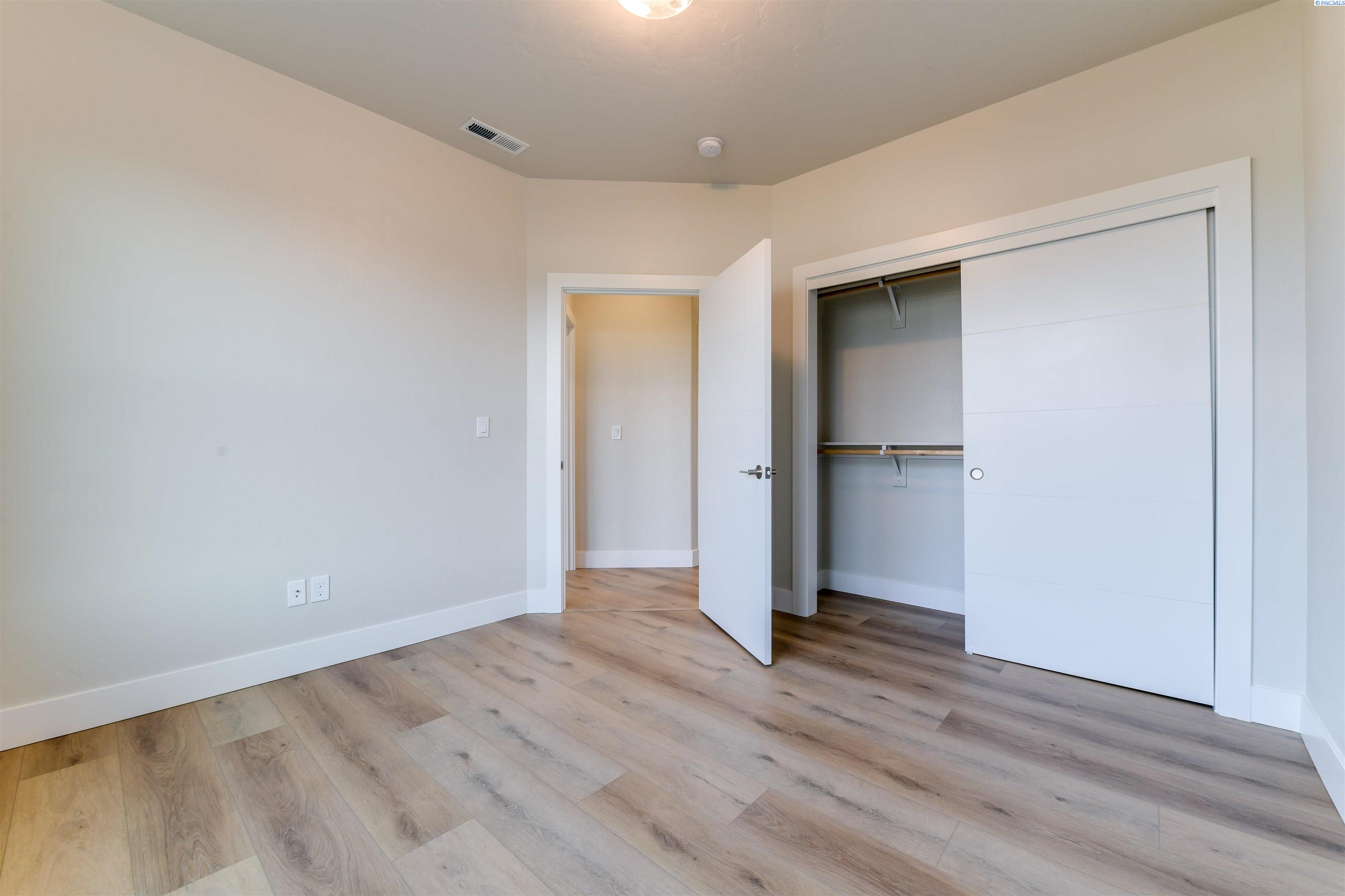 Richland, Washington, 99352, United States, 3 Bedrooms Bedrooms, ,2 BathroomsBathrooms,Residential,For Sale,1898380