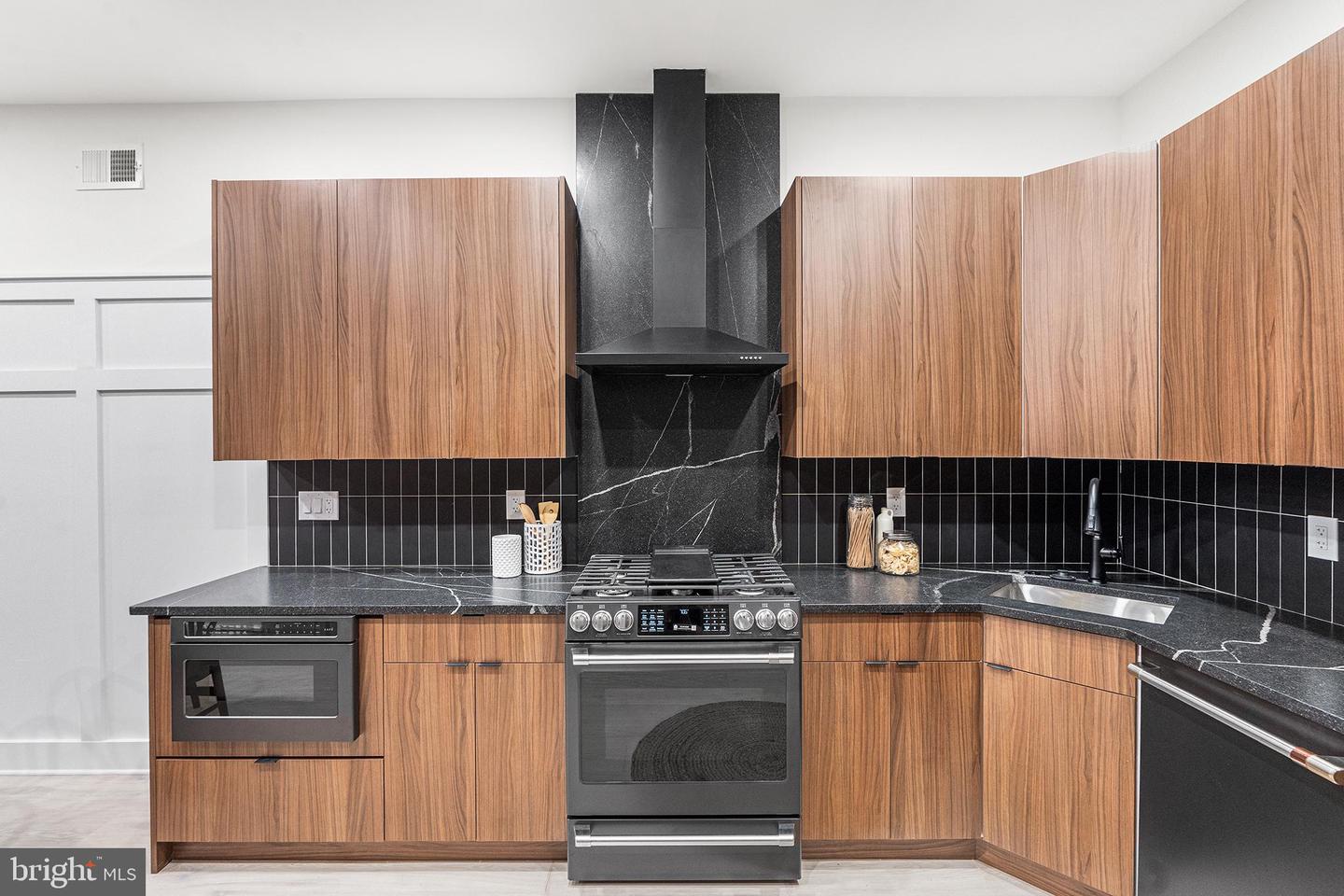 Philadelphia, Pennsylvania, 19125, United States, 3 Bedrooms Bedrooms, ,3 BathroomsBathrooms,Residential,For Sale,1954864