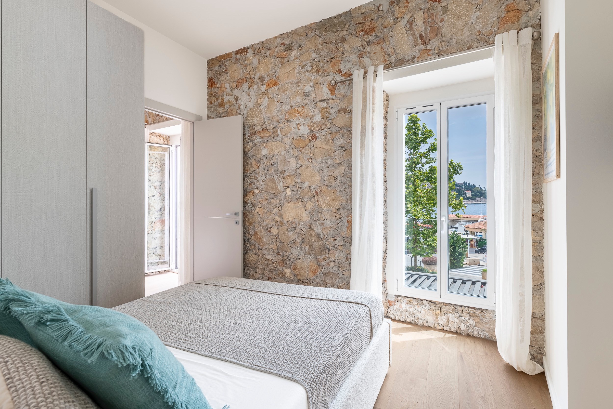  Villefranche-sur-Mer renovated 2-bedroom apartment with sea view, balcony and p… - 物件實景