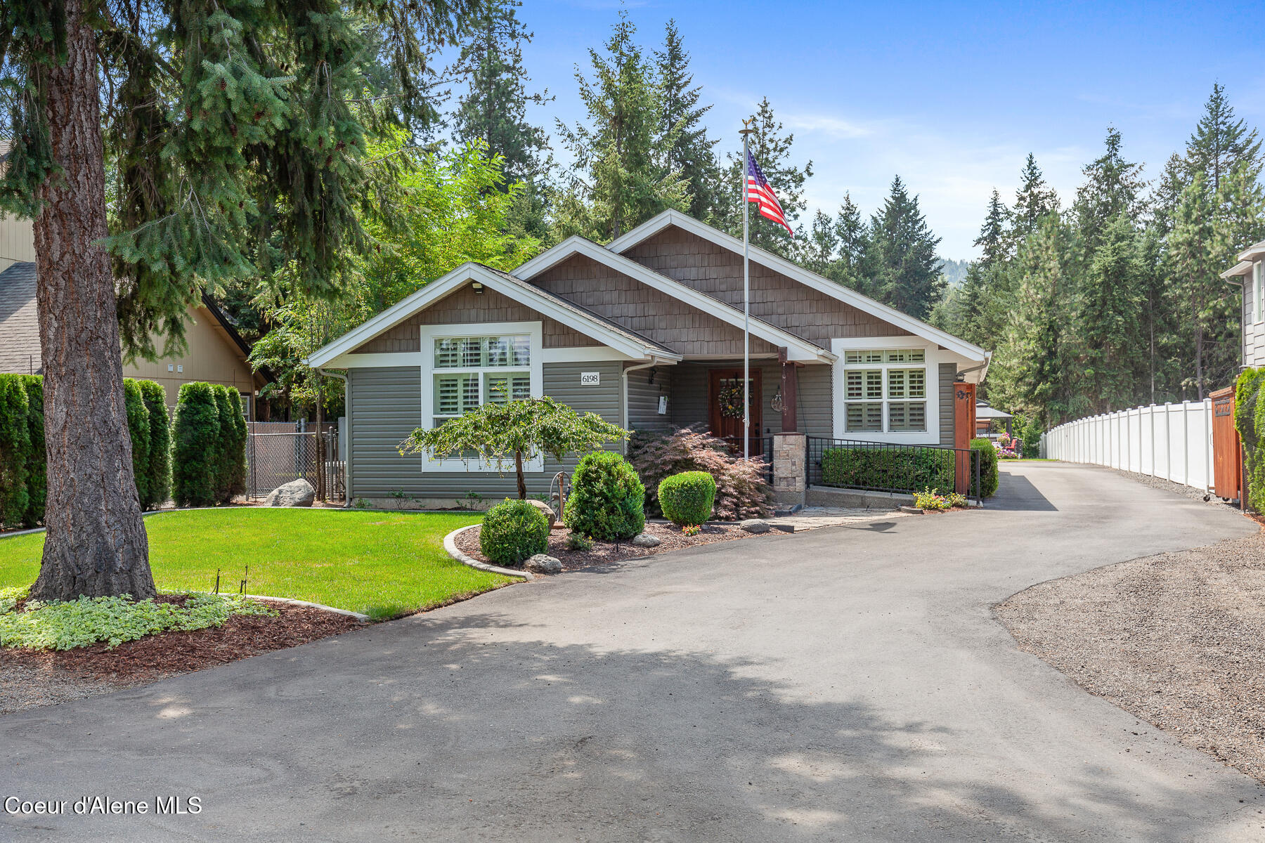 Coeur d'Alene, Idaho, 83814, United States, 3 Bedrooms Bedrooms, ,2 BathroomsBathrooms,Residential,For Sale,1895334