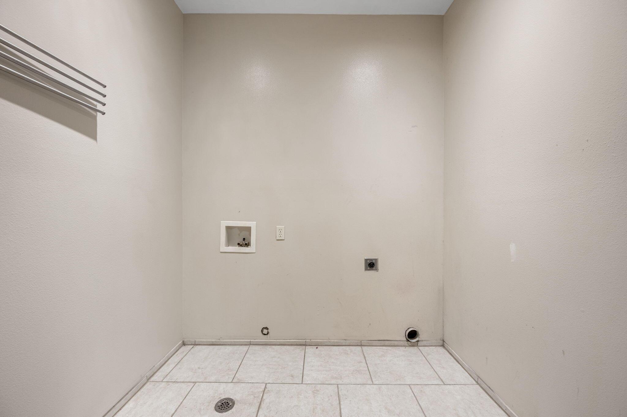 Hurricane, Utah, 84737, United States, 2 Bedrooms Bedrooms, ,3 BathroomsBathrooms,Residential,For Sale,1842468