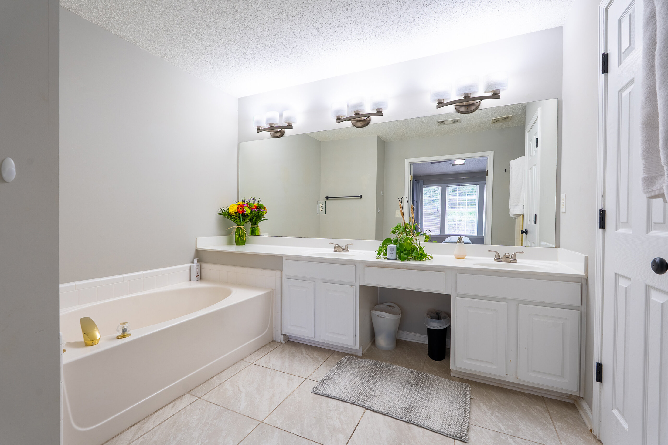  Beautifully Updated Townhome in Desirable Windward/Deerfield Area of Alpharetta - 物件實景
