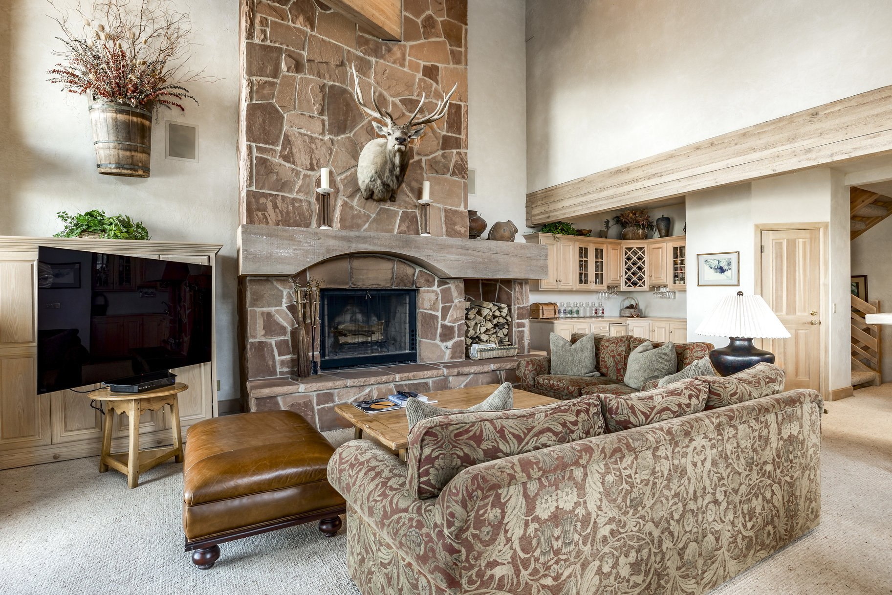  Rare End Unit in Stag Lodge with Unmatched Views & Ski Access - 物件實景