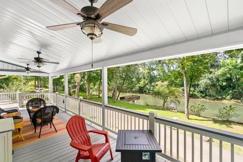 Murphy, North Carolina, 28906, United States, 2 Bedrooms Bedrooms, ,2 BathroomsBathrooms,Residential,For Sale,1976149