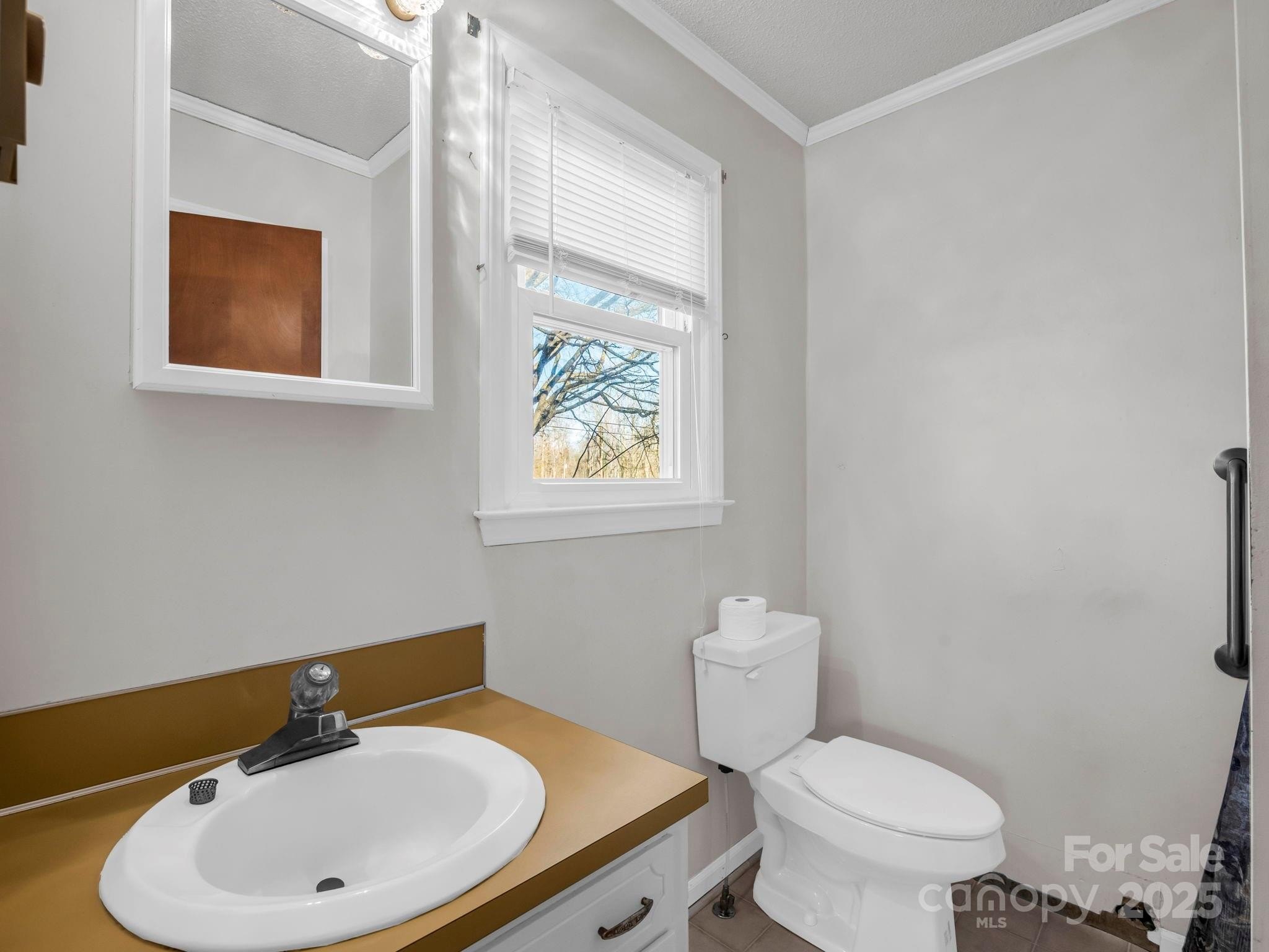 Lincolnton, North Carolina, 28092, United States, 3 Bedrooms Bedrooms, ,3 BathroomsBathrooms,Residential,For Sale,2005565