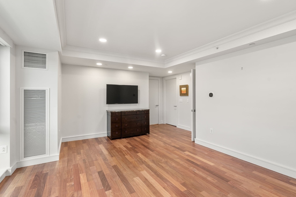 Boston, Massachusetts, 02109, United States, 3 Bedrooms Bedrooms, ,3 BathroomsBathrooms,Residential,For Sale,1847370