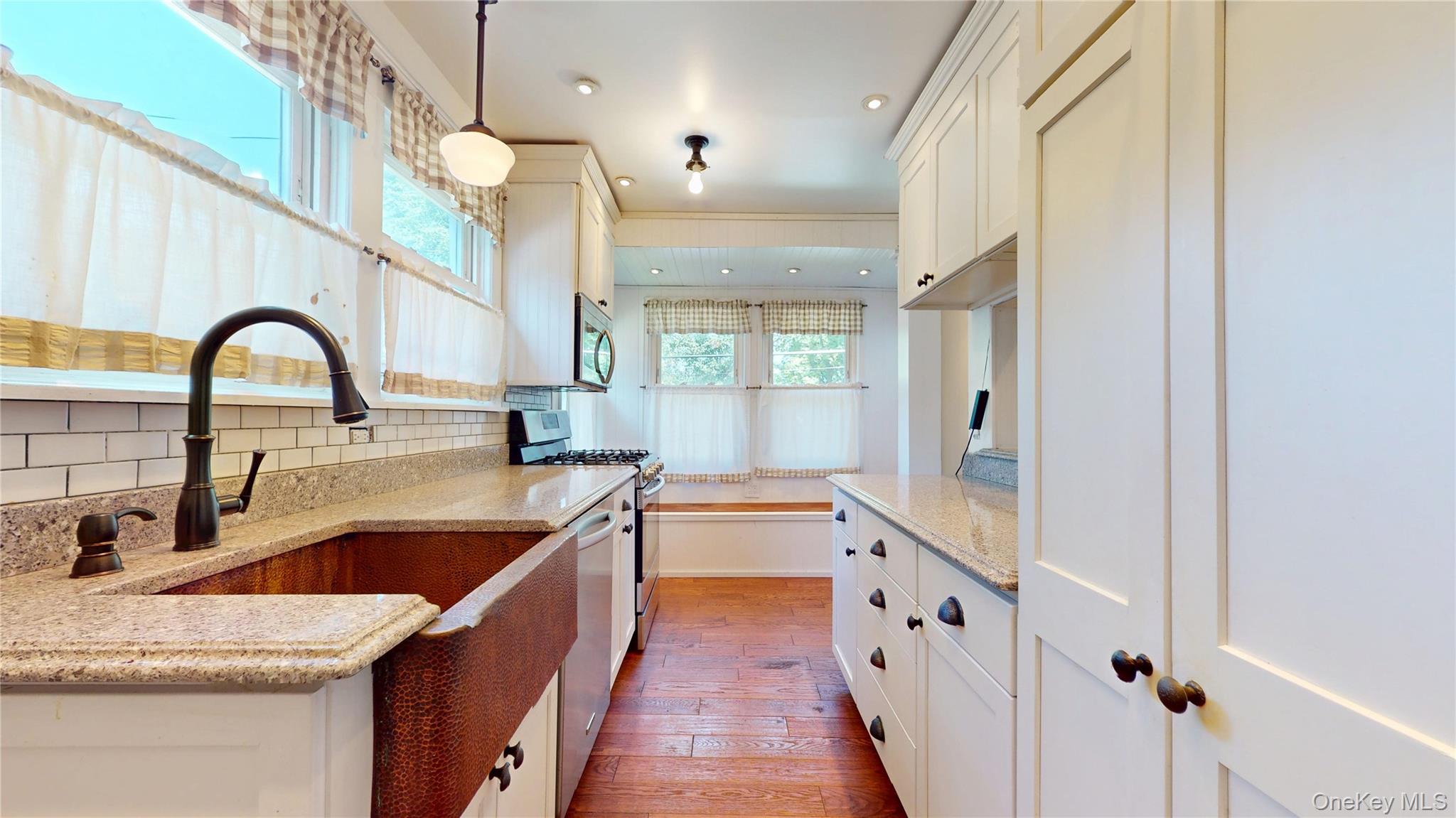 Sea Cliff, New York, 11579, United States, 2 Bedrooms Bedrooms, ,2 BathroomsBathrooms,Residential,For Sale,1920035