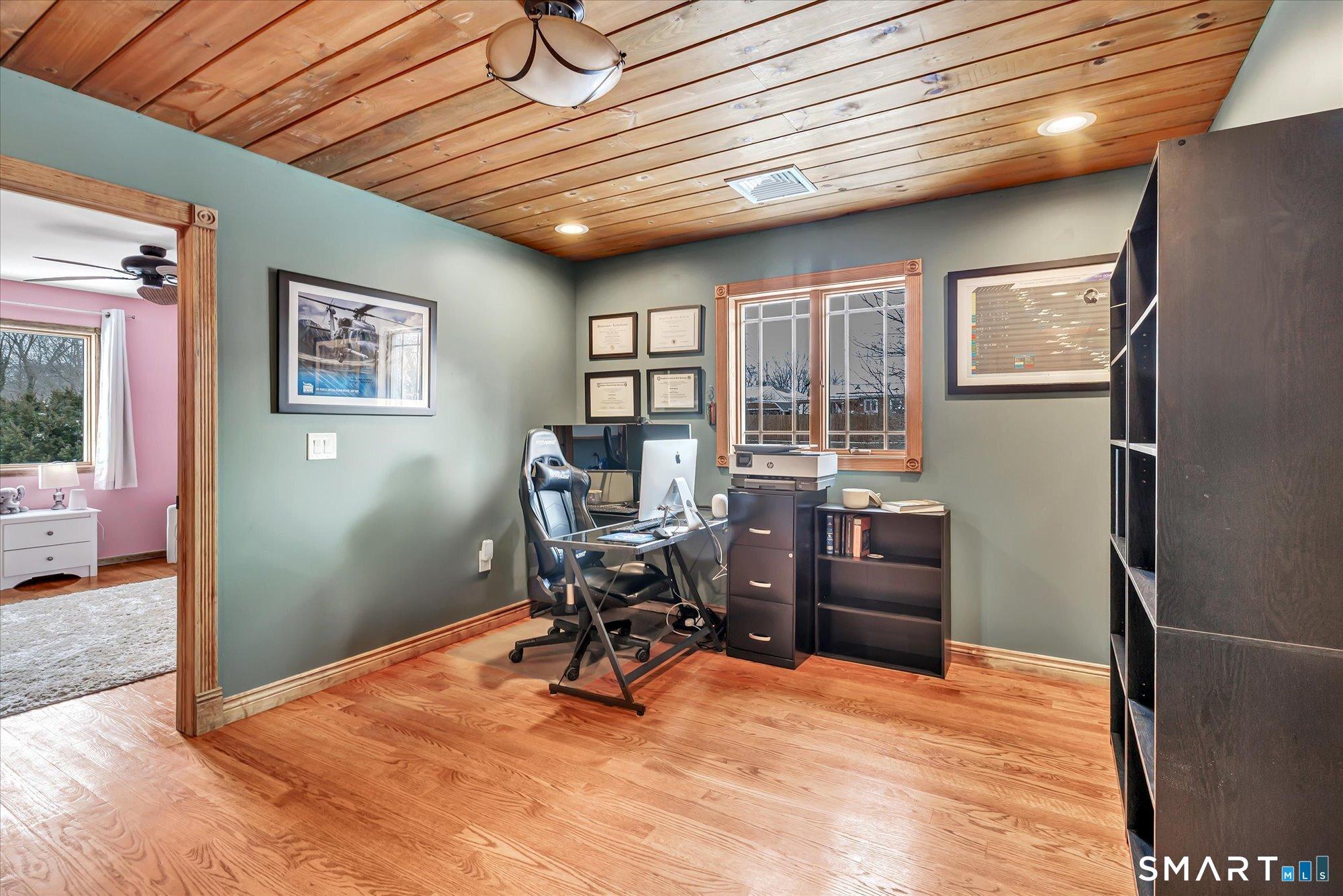 Milford, Connecticut, 06461, United States, 3 Bedrooms Bedrooms, ,3 BathroomsBathrooms,Residential,For Sale,2012517