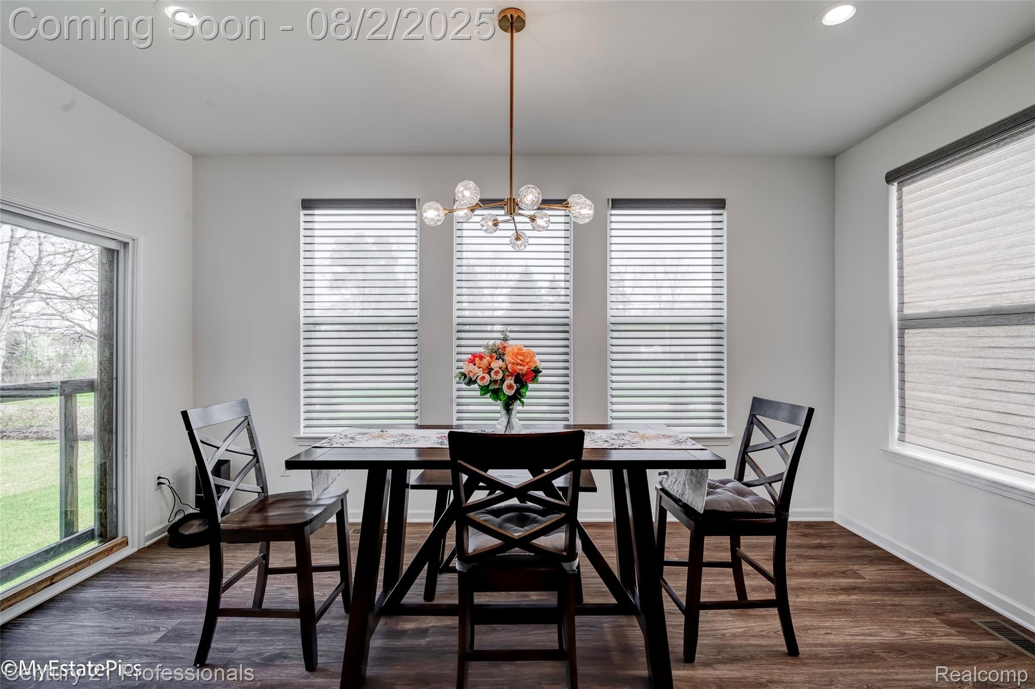 SouthLyon, Michigan, 48178, United States, 4 Bedrooms Bedrooms, ,3 BathroomsBathrooms,Residential,For Sale,1904843