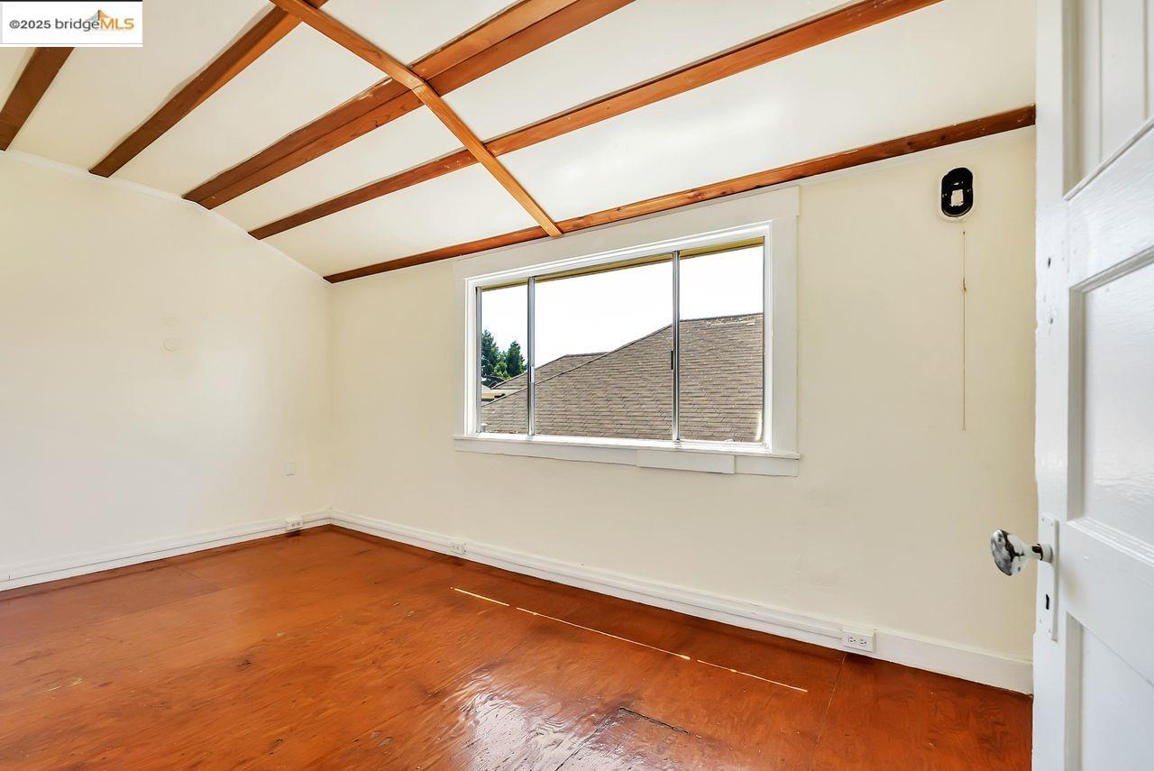 Oakland, California, 94608, United States, 6 Bedrooms Bedrooms, ,3 BathroomsBathrooms,Residential,For Sale,1939780