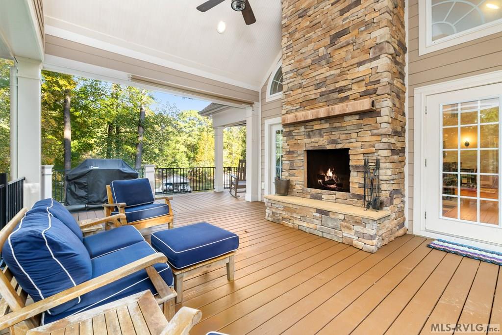 Boydton, Virginia, 23917, United States, 5 Bedrooms Bedrooms, ,4 BathroomsBathrooms,Residential,For Sale,1991597