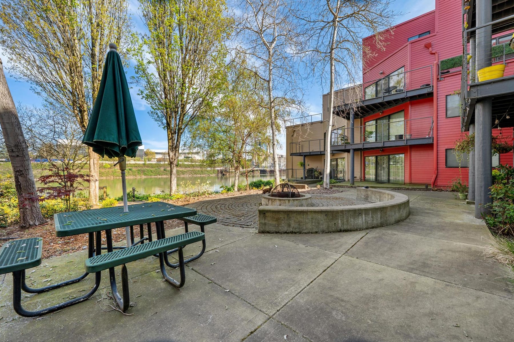  920 NW NAITO PKWY #J25 Portland, OR 97209 - 物件實景