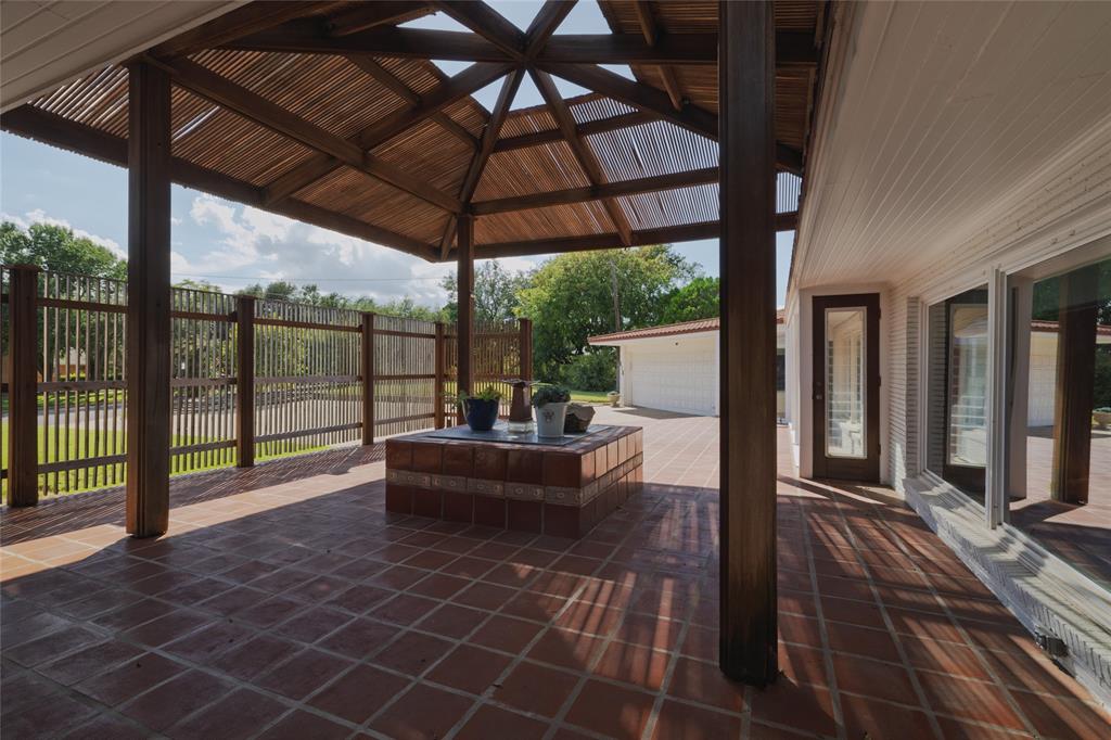 Weatherford, Texas, 76086, United States, 3 Bedrooms Bedrooms, ,4 BathroomsBathrooms,Residential,For Sale,1974864