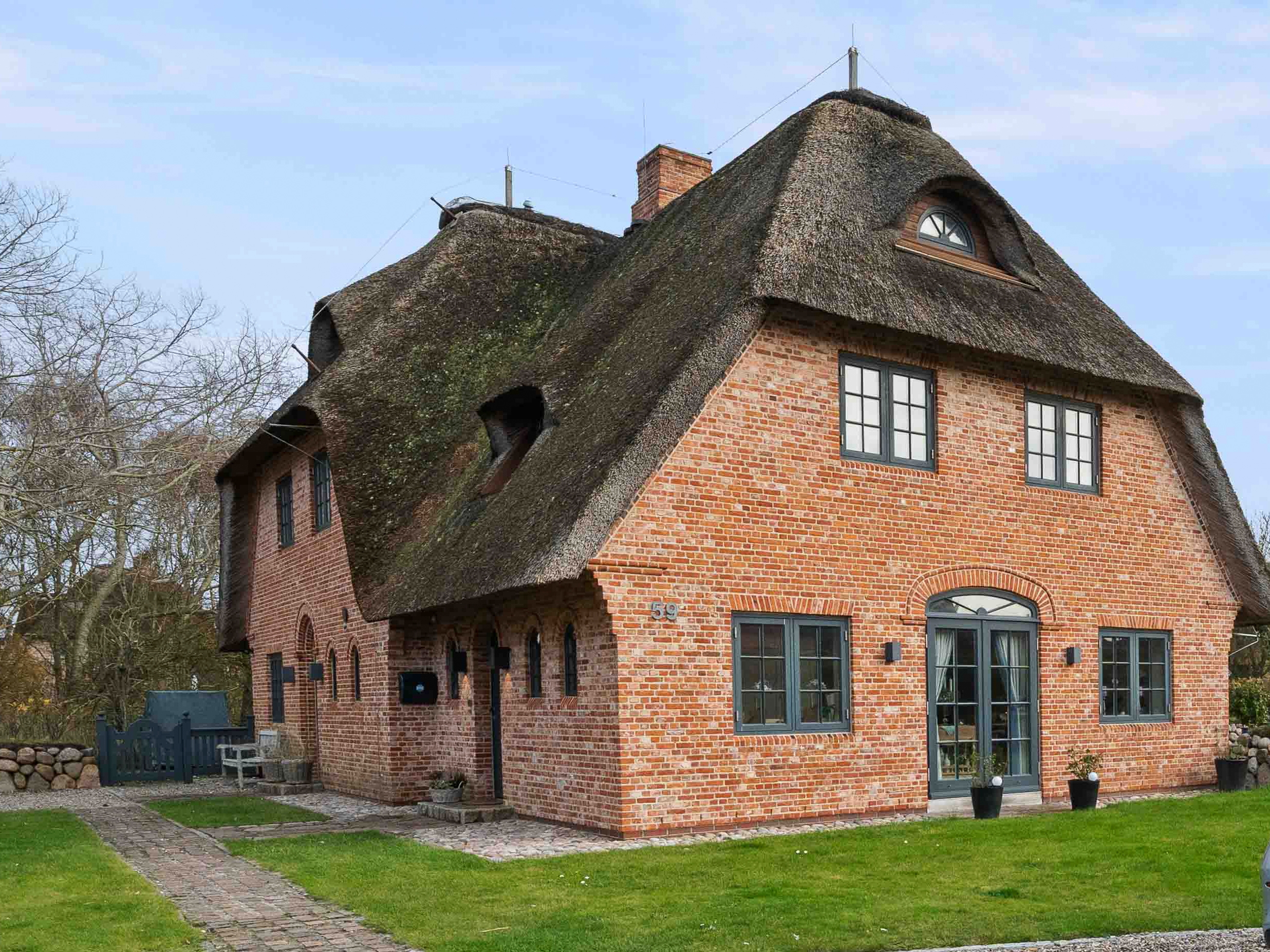 Friesische Eleganz in bester Lage – Stilvolle Reetdachhaushälfte mit großem G... - 物件實景