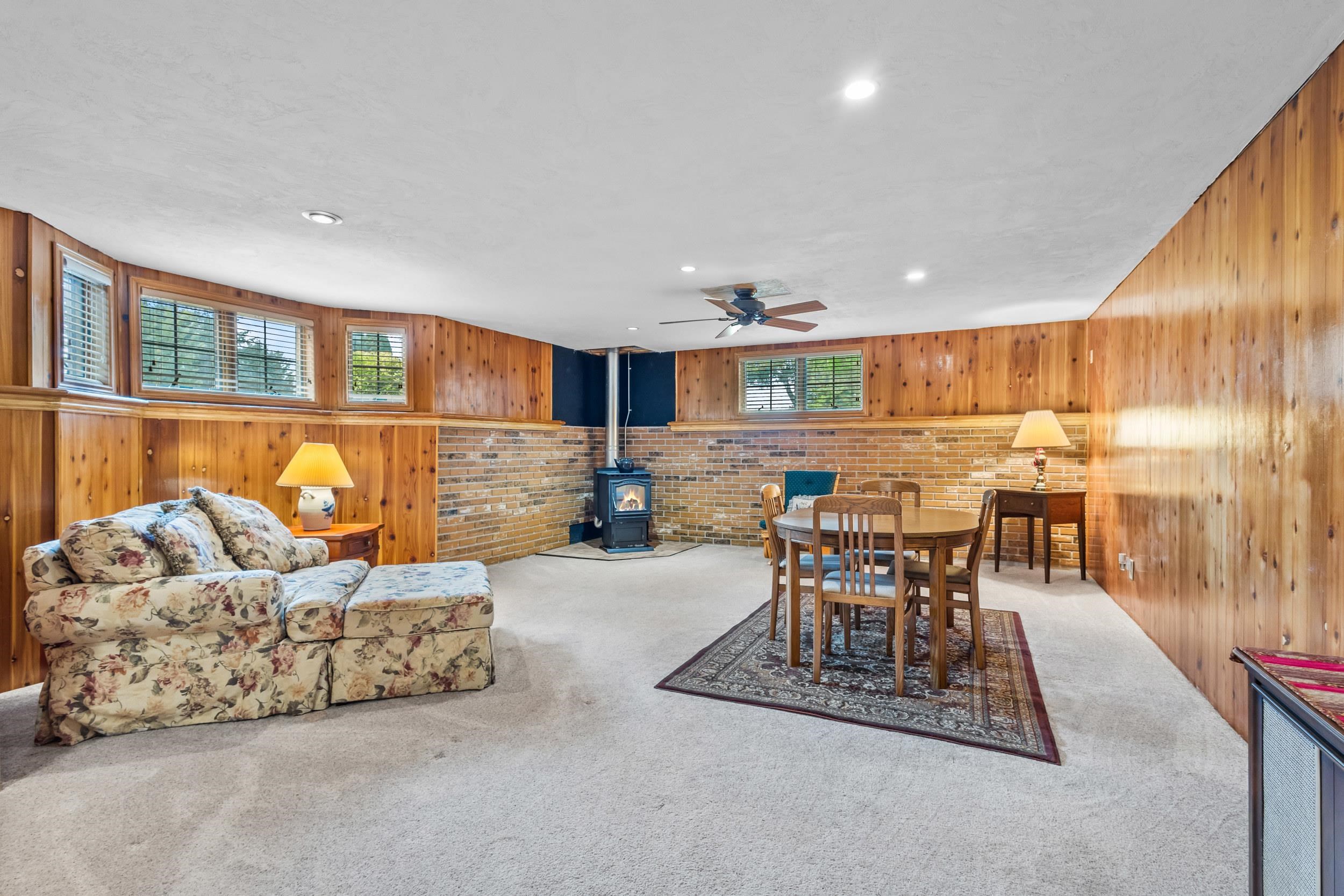 Neenah, Wisconsin, 54956, United States, 3 Bedrooms Bedrooms, ,4 BathroomsBathrooms,Residential,For Sale,1938221