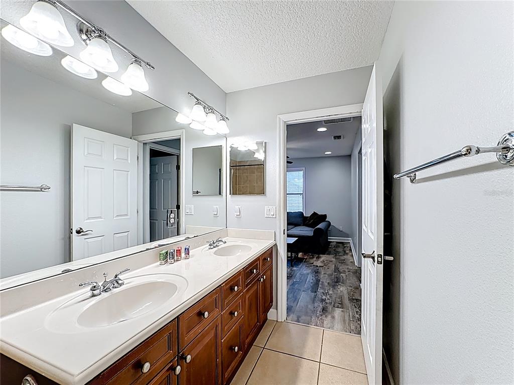 Oviedo, Florida, 32765, United States, 5 Bedrooms Bedrooms, ,3 BathroomsBathrooms,Residential,For Sale,1903894