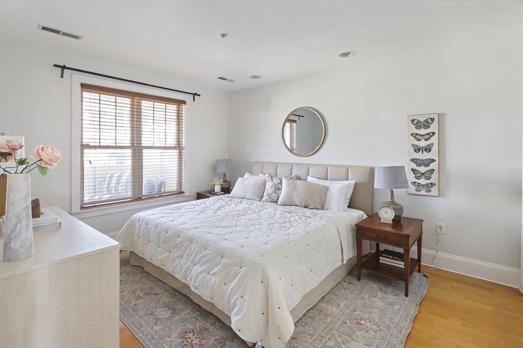 Boston, Massachusetts, 02127, United States, 2 Bedrooms Bedrooms, ,2 BathroomsBathrooms,Residential,For Sale,1940923