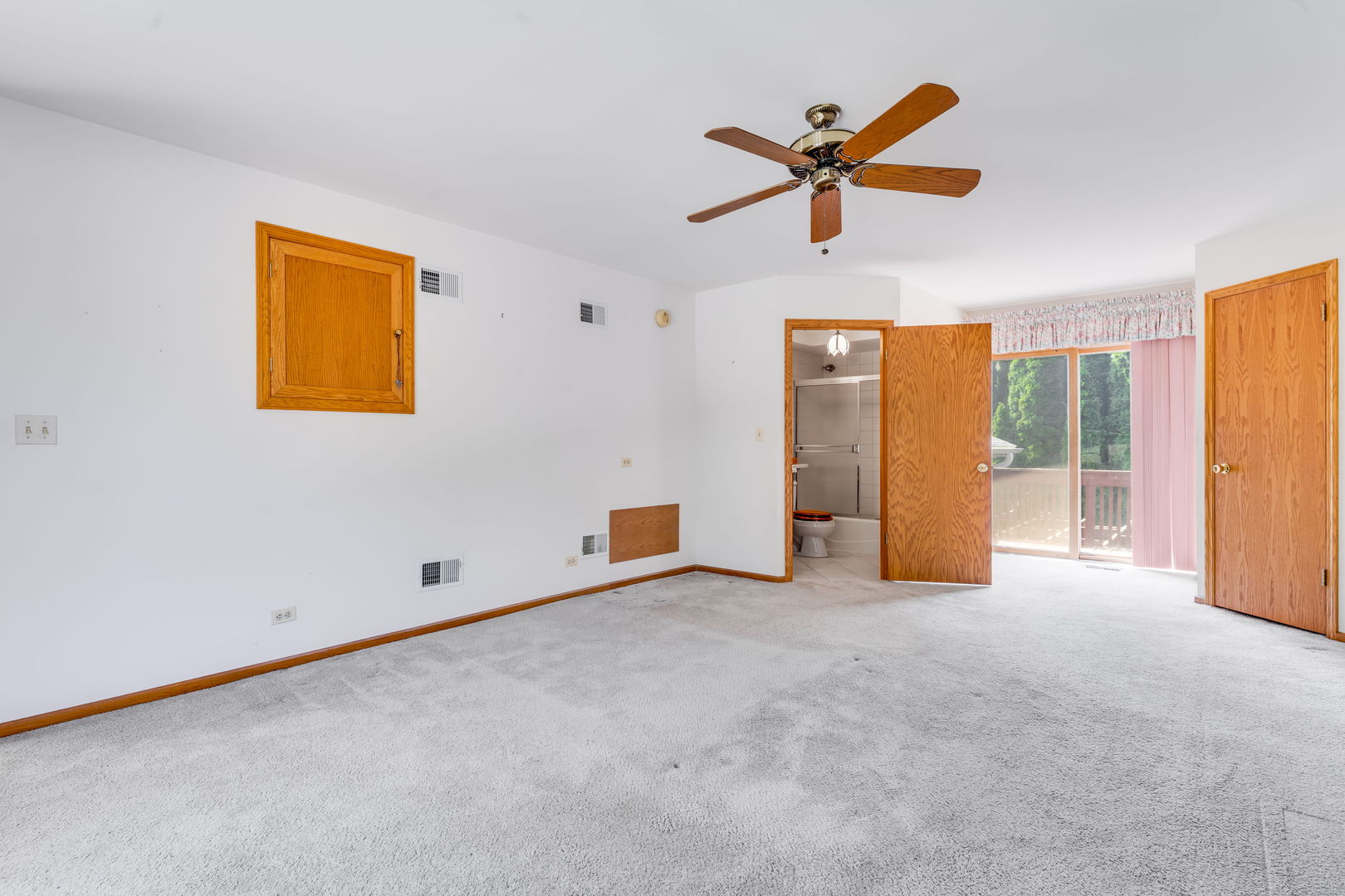 Palatine, Illinois, 60067, United States, 5 Bedrooms Bedrooms, ,3 BathroomsBathrooms,Residential,For Sale,1901159