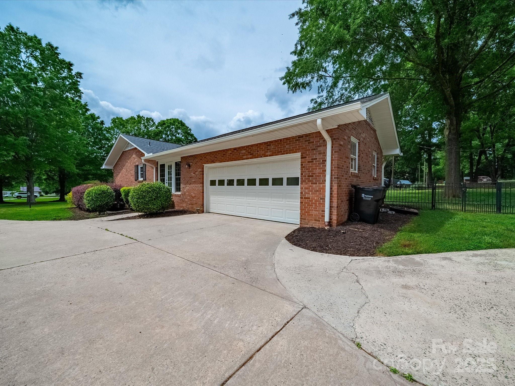 Monroe, North Carolina, 28112, United States, 3 Bedrooms Bedrooms, ,2 BathroomsBathrooms,Residential,For Sale,1975827