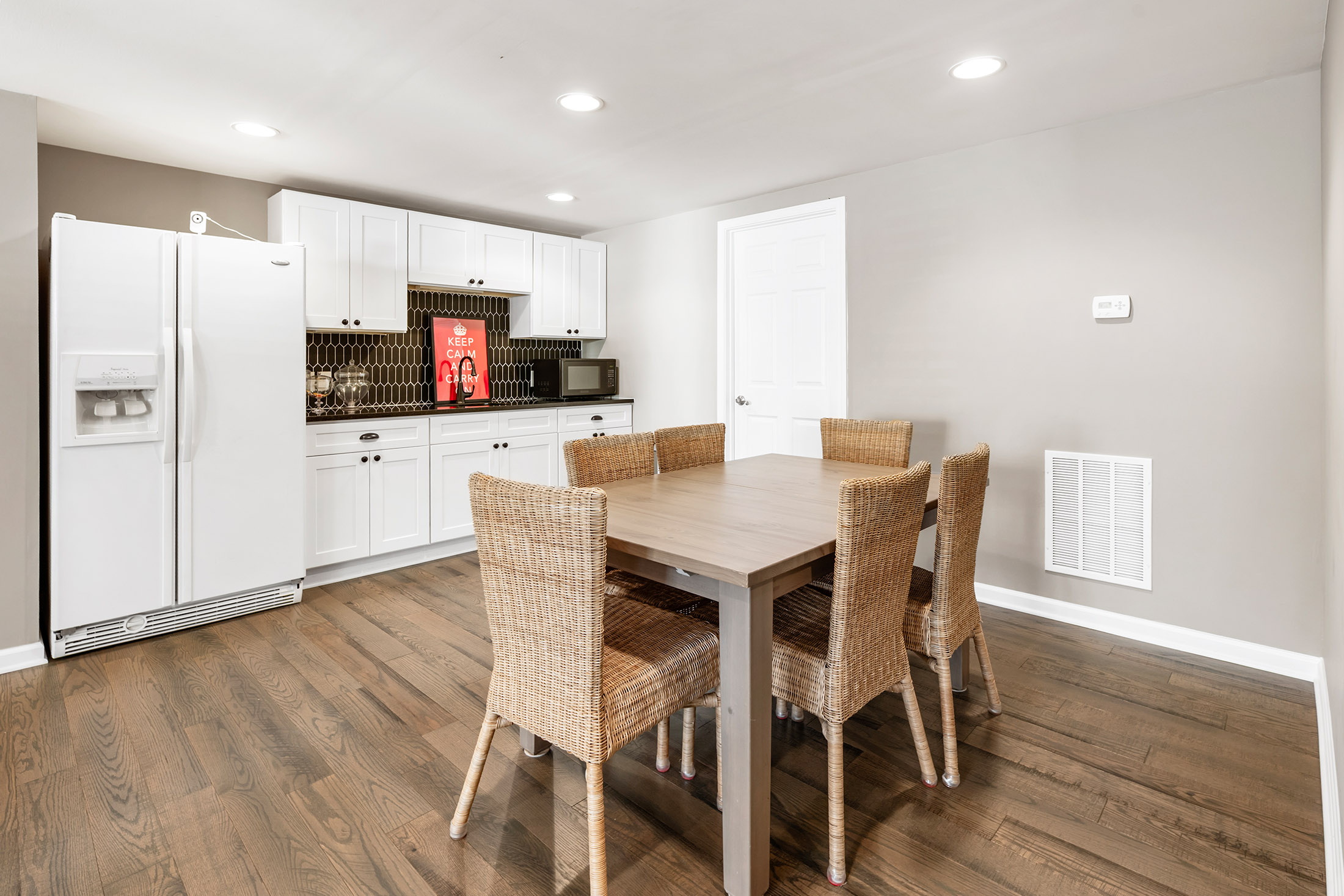  Completely Renovated Home in Desirable Location - 物件實景