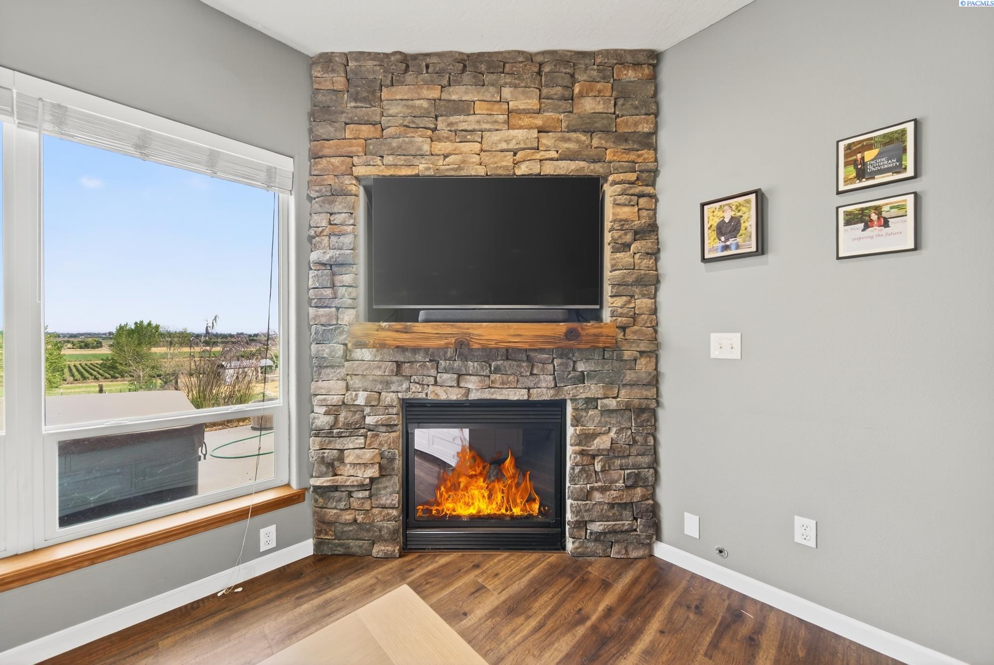 Prosser, Washington, 99350, United States, 3 Bedrooms Bedrooms, ,2 BathroomsBathrooms,Residential,For Sale,1964108