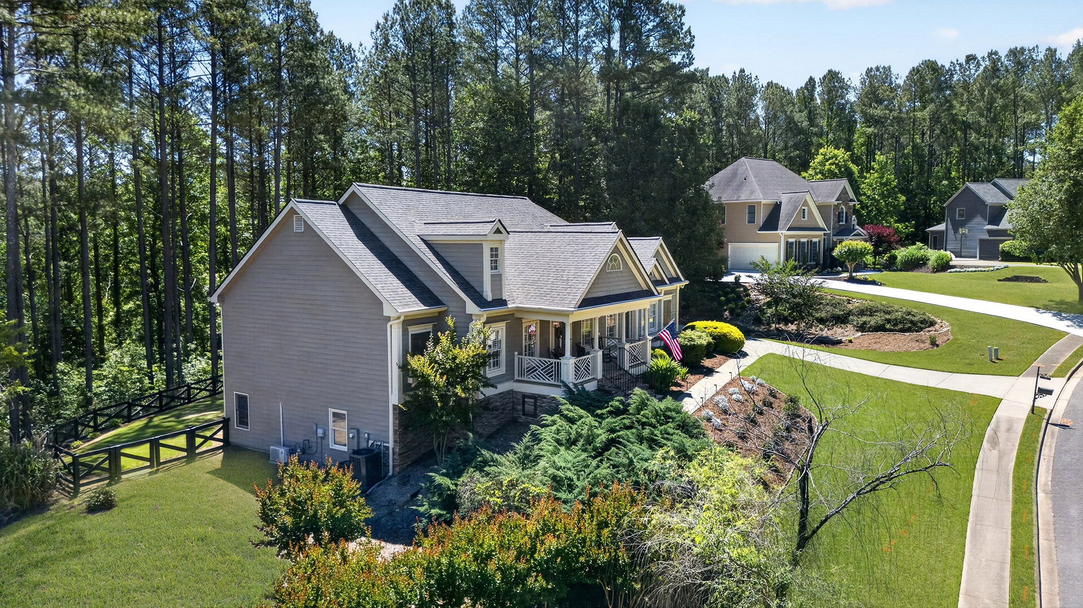  Located in the Highly Sought-After Governors Preserve Community - 物件實景