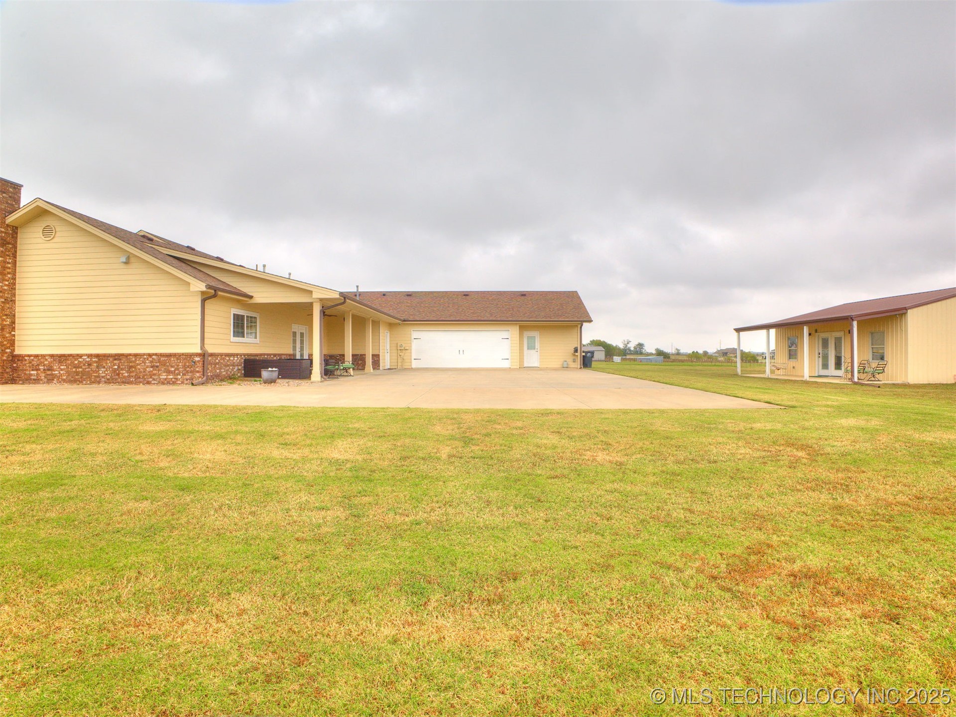 Mounds, Oklahoma, 74047, United States, 4 Bedrooms Bedrooms, ,4 BathroomsBathrooms,Residential,For Sale,1985246