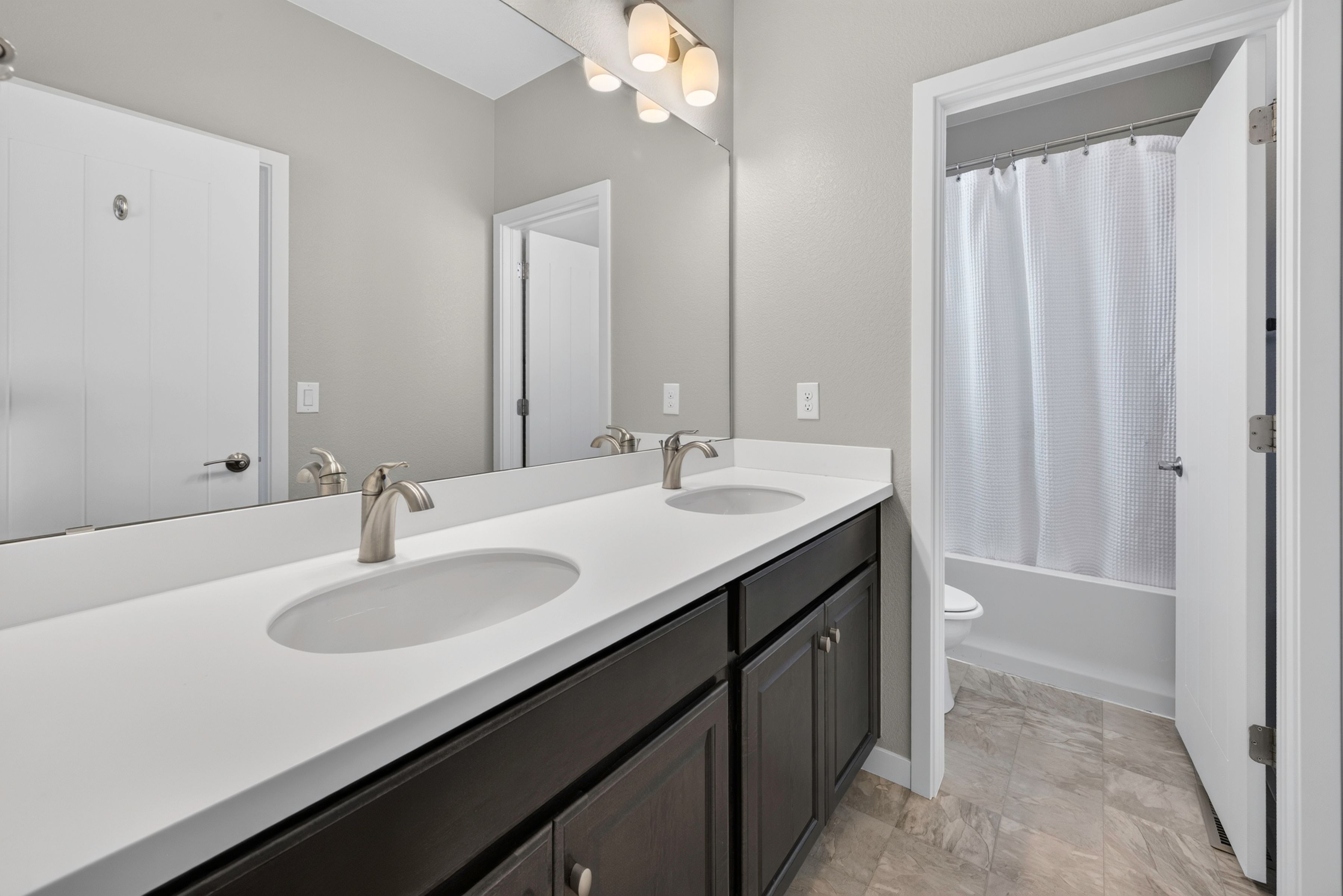  Move-in-ready home in Colliers Hill - 物件實景