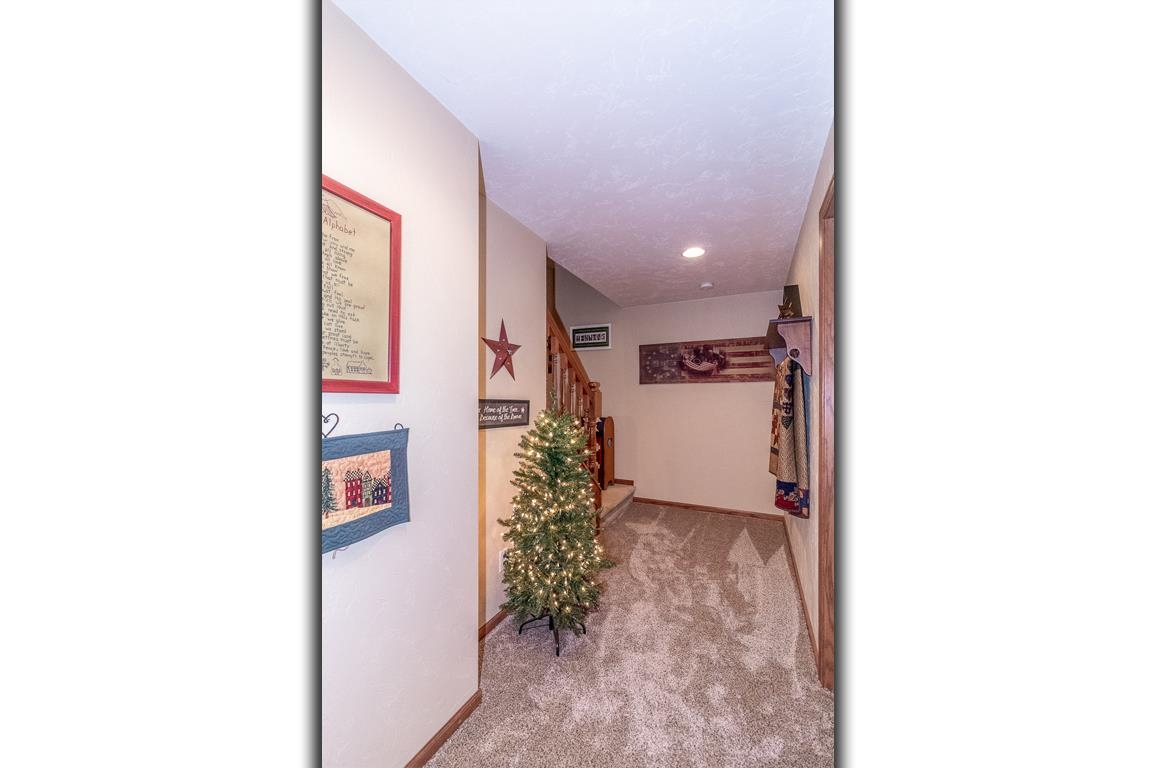 New London, Wisconsin, 54961-8857, United States, 4 Bedrooms Bedrooms, ,4 BathroomsBathrooms,Residential,For Sale,2001494