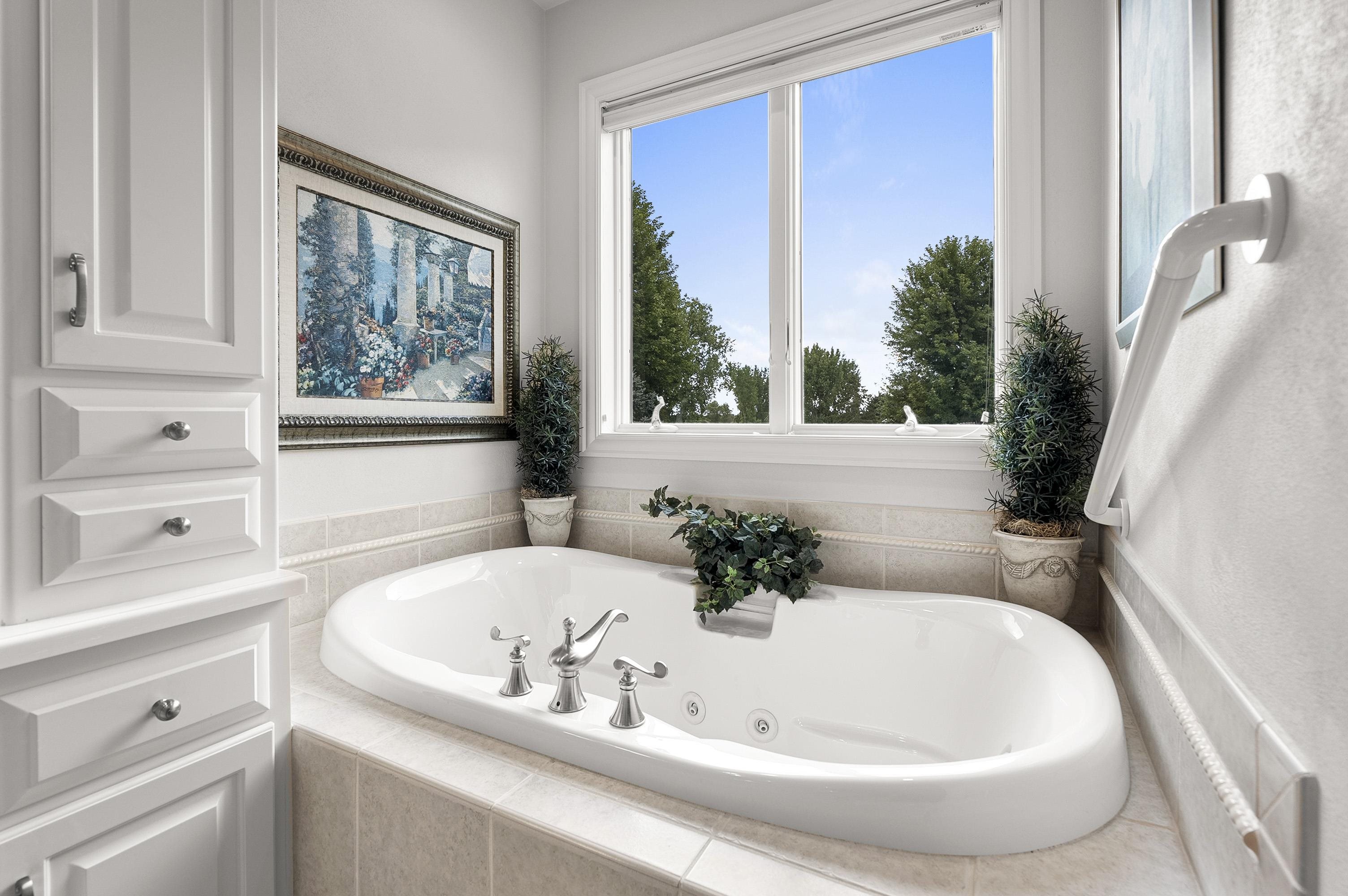 NEENAH, Wisconsin, 54956, United States, 3 Bedrooms Bedrooms, ,3 BathroomsBathrooms,Residential,For Sale,1927222