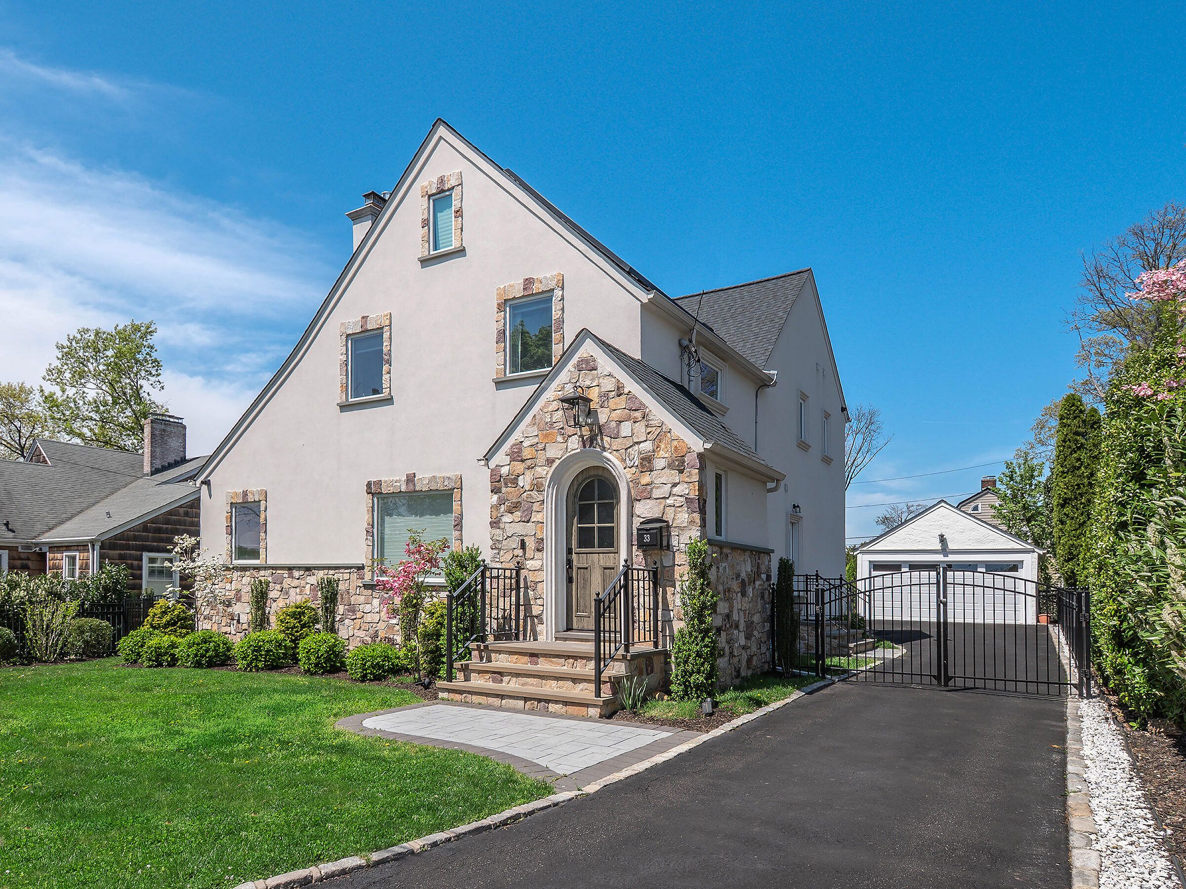 33 Mora Court,Manhasset, NY, 11030 