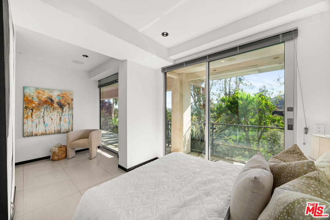 Los Angeles, California, 90049, United States, 4 Bedrooms Bedrooms, ,5 BathroomsBathrooms,Residential,For Sale,1901289