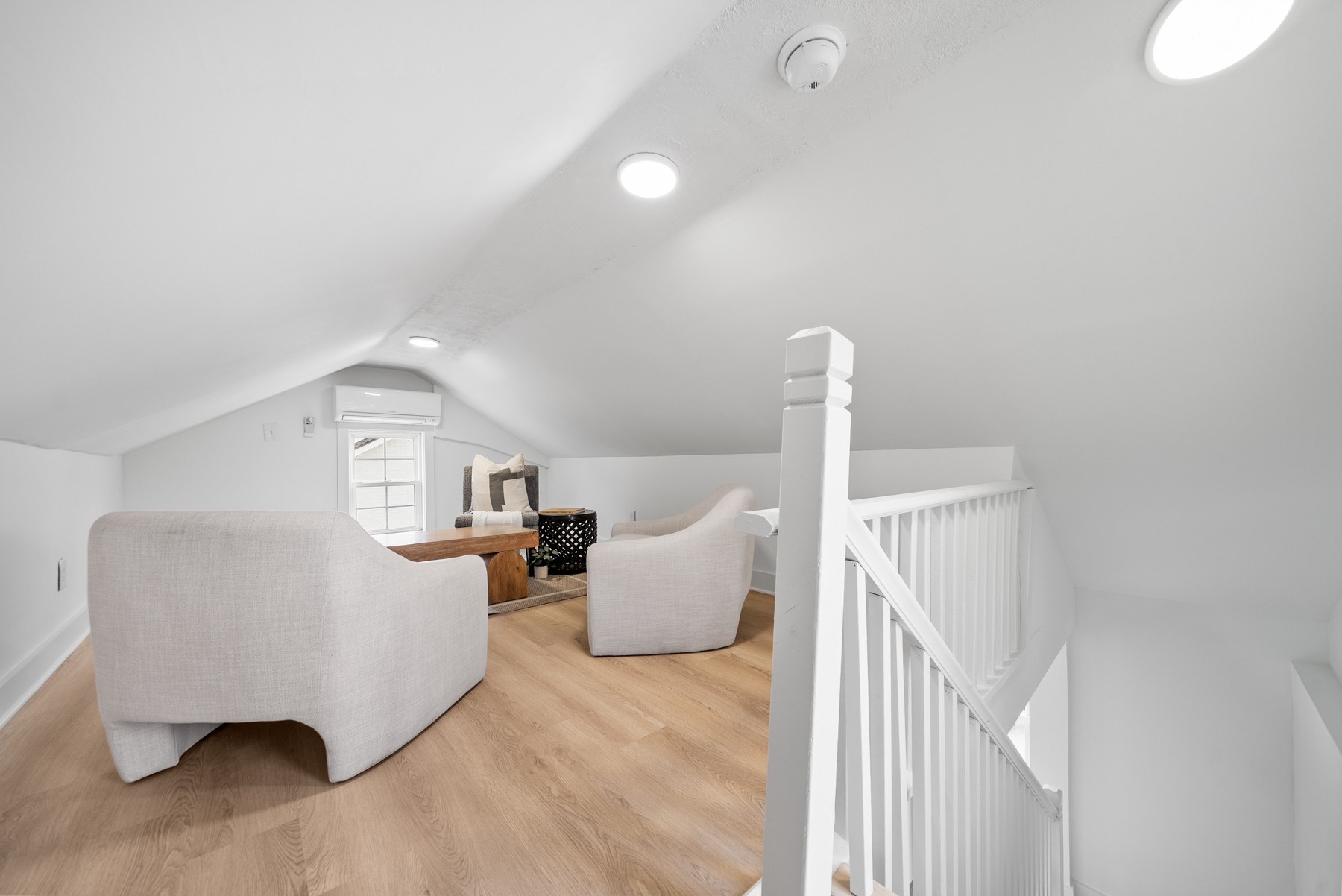 Nashville, Tennessee, 37209, United States, 4 Bedrooms Bedrooms, ,3 BathroomsBathrooms,Residential,For Sale,1999048