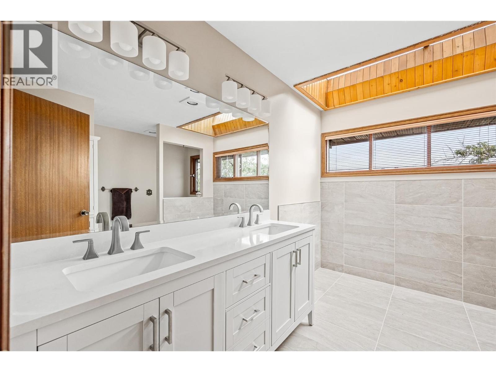 KELOWNA, British Columbia, V1V 1J5, CA, 2 Bedrooms Bedrooms, ,2 BathroomsBathrooms,Residential,For Sale,1948319