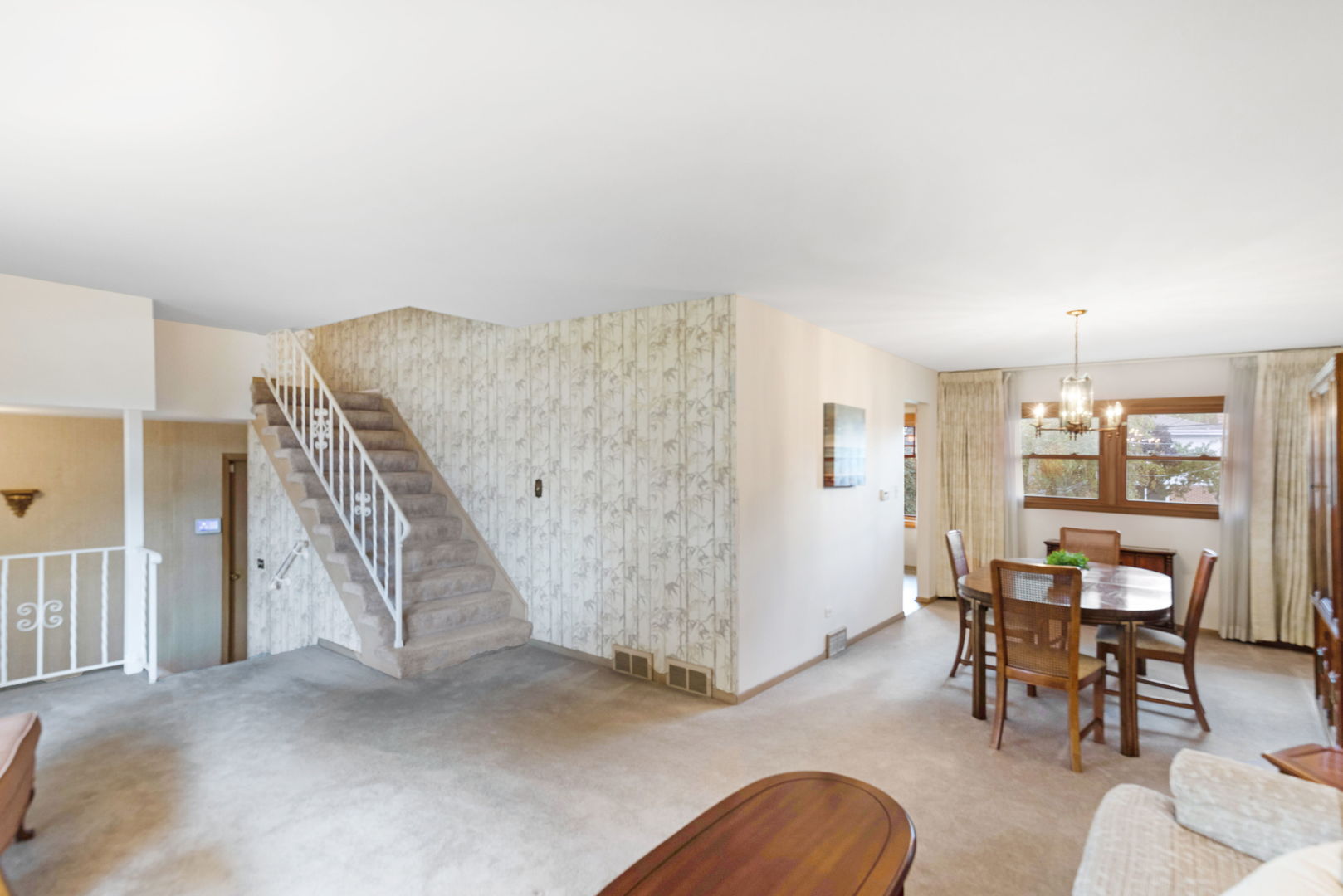 Des plaines, Illinois, 60016, United States, 3 Bedrooms Bedrooms, ,3 BathroomsBathrooms,Residential,For Sale,1991733