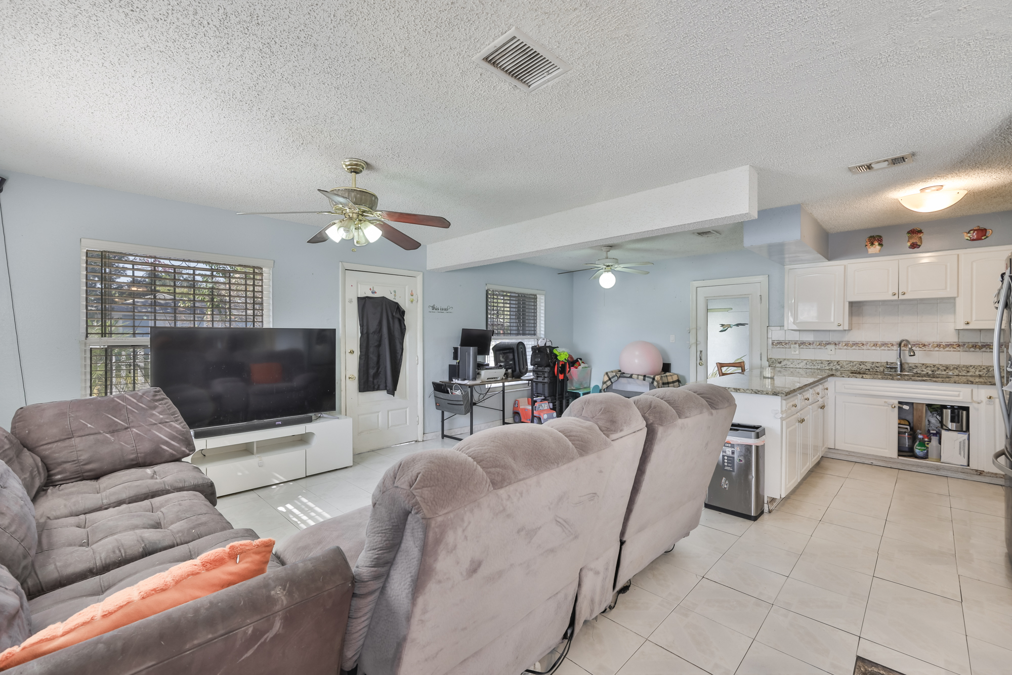 Tampa, Florida, 33603, United States, 3 Bedrooms Bedrooms, ,2 BathroomsBathrooms,Residential,For Sale,1995425