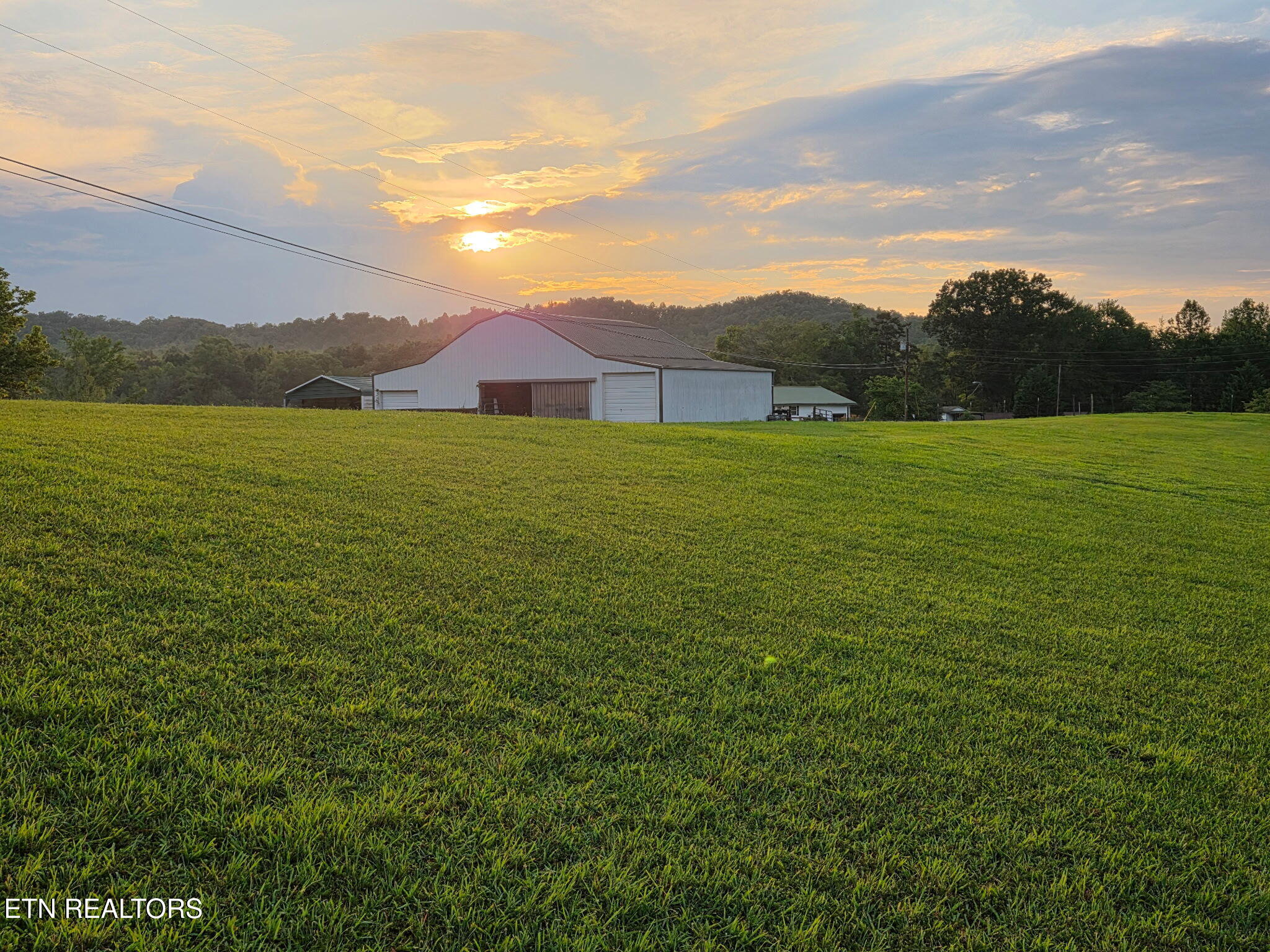 Kingston, Tennessee, 37763, United States, 3 Bedrooms Bedrooms, ,2 BathroomsBathrooms,Residential,For Sale,1891153