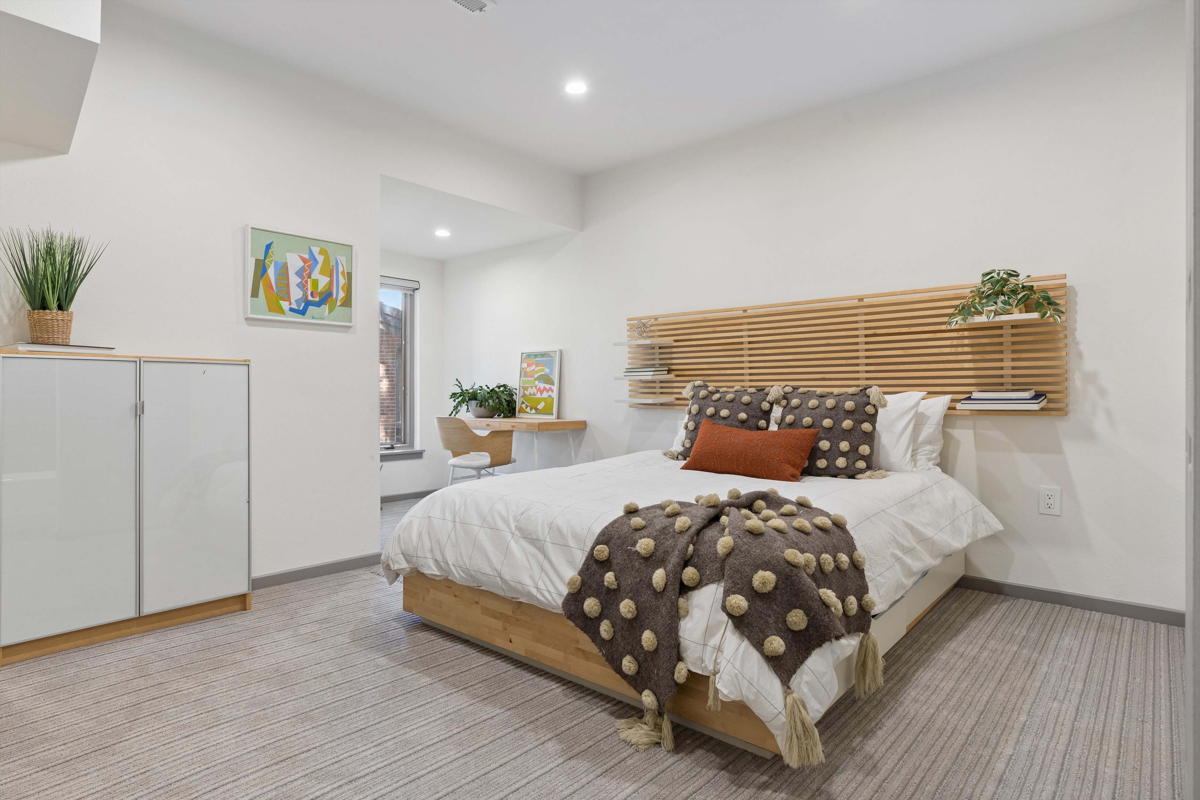  A Rare Offering: Five Bedrooms & Four Bathrooms Thoughtfully Designed Townhome - 物件實景