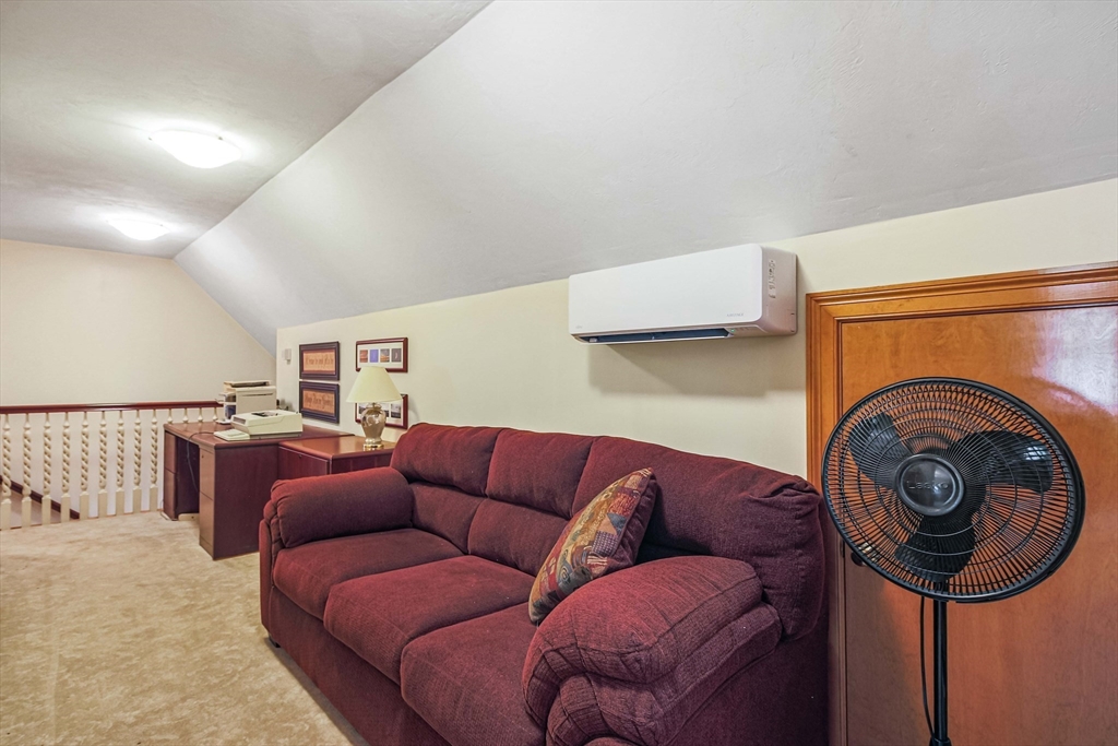 Sutton, Massachusetts, 01590, United States, 3 Bedrooms Bedrooms, ,3 BathroomsBathrooms,Residential,For Sale,1982878