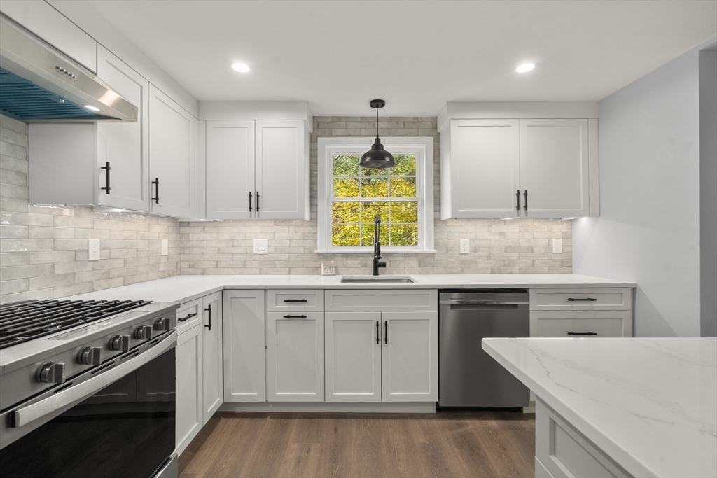 Abington, Massachusetts, 02351, United States, 3 Bedrooms Bedrooms, ,3 BathroomsBathrooms,Residential,For Sale,1987821