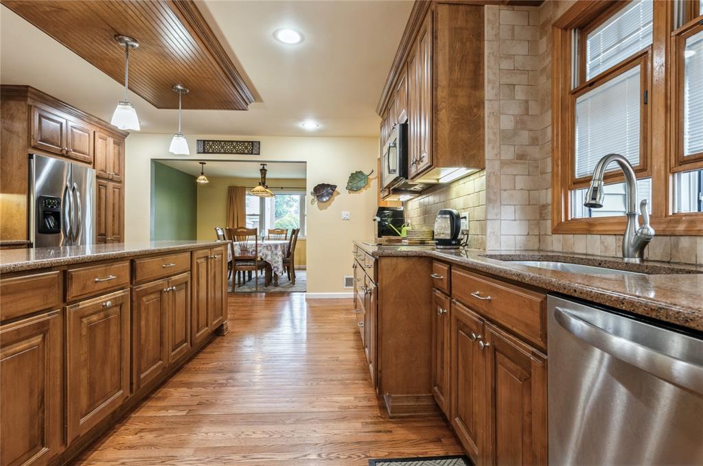 Hicksville, New York, 11801, United States, 4 Bedrooms Bedrooms, ,3 BathroomsBathrooms,Residential,For Sale,1835516
