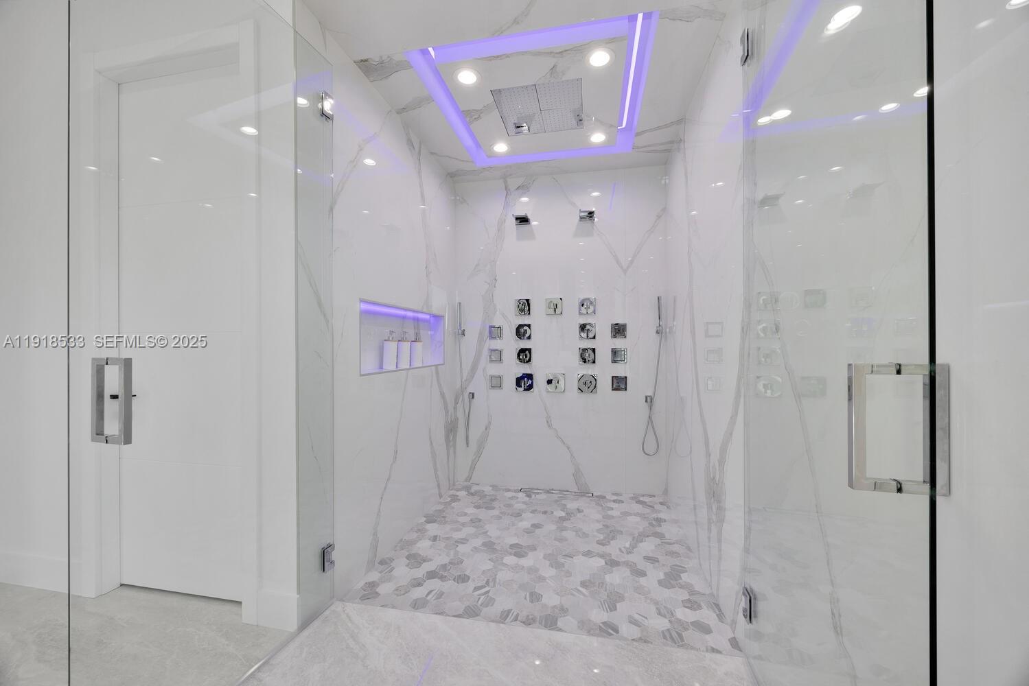 Miami, Florida, 33173, United States, 6 Bedrooms Bedrooms, ,7 BathroomsBathrooms,Residential,For Sale,2001798